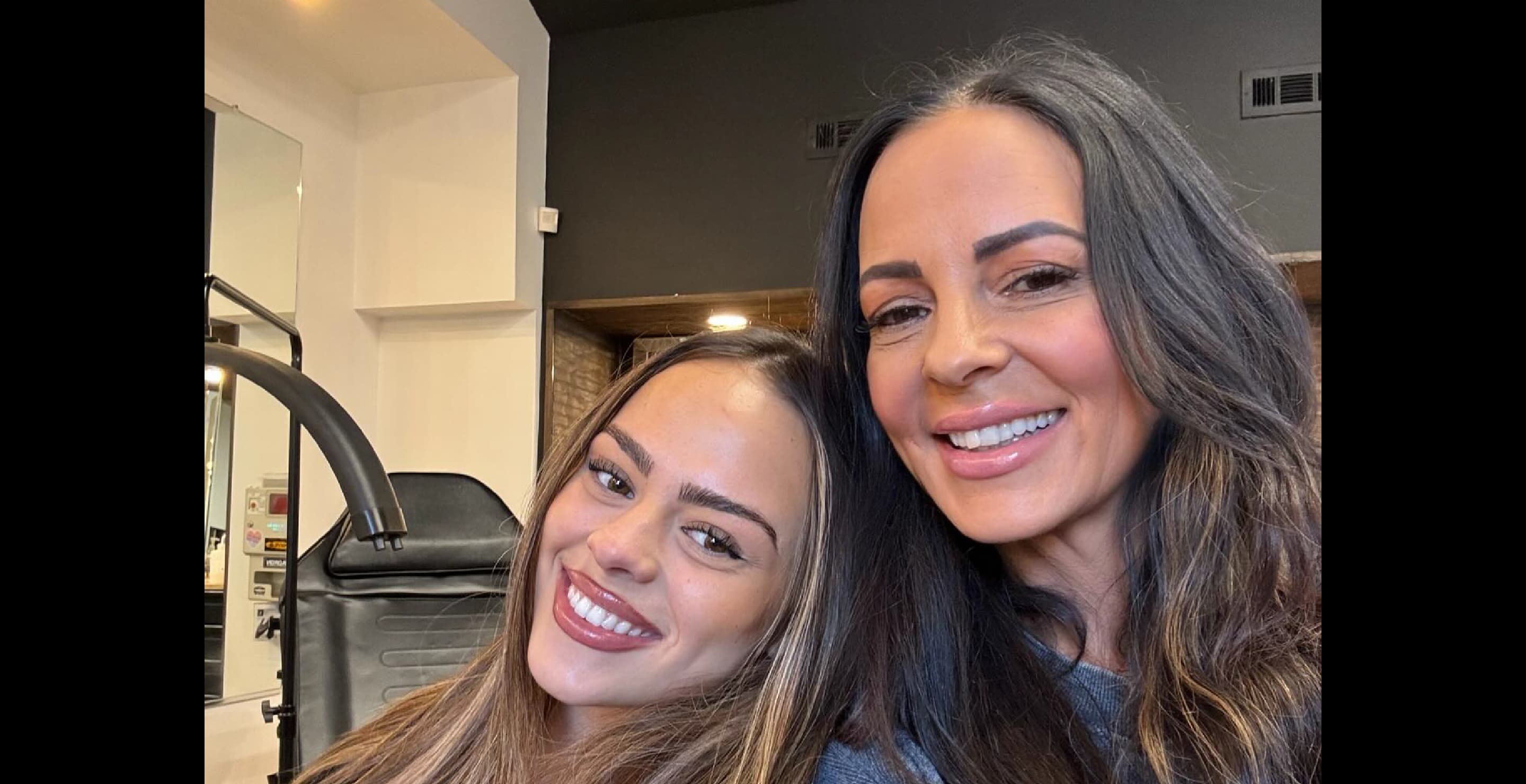 Audrey and Sara Evans