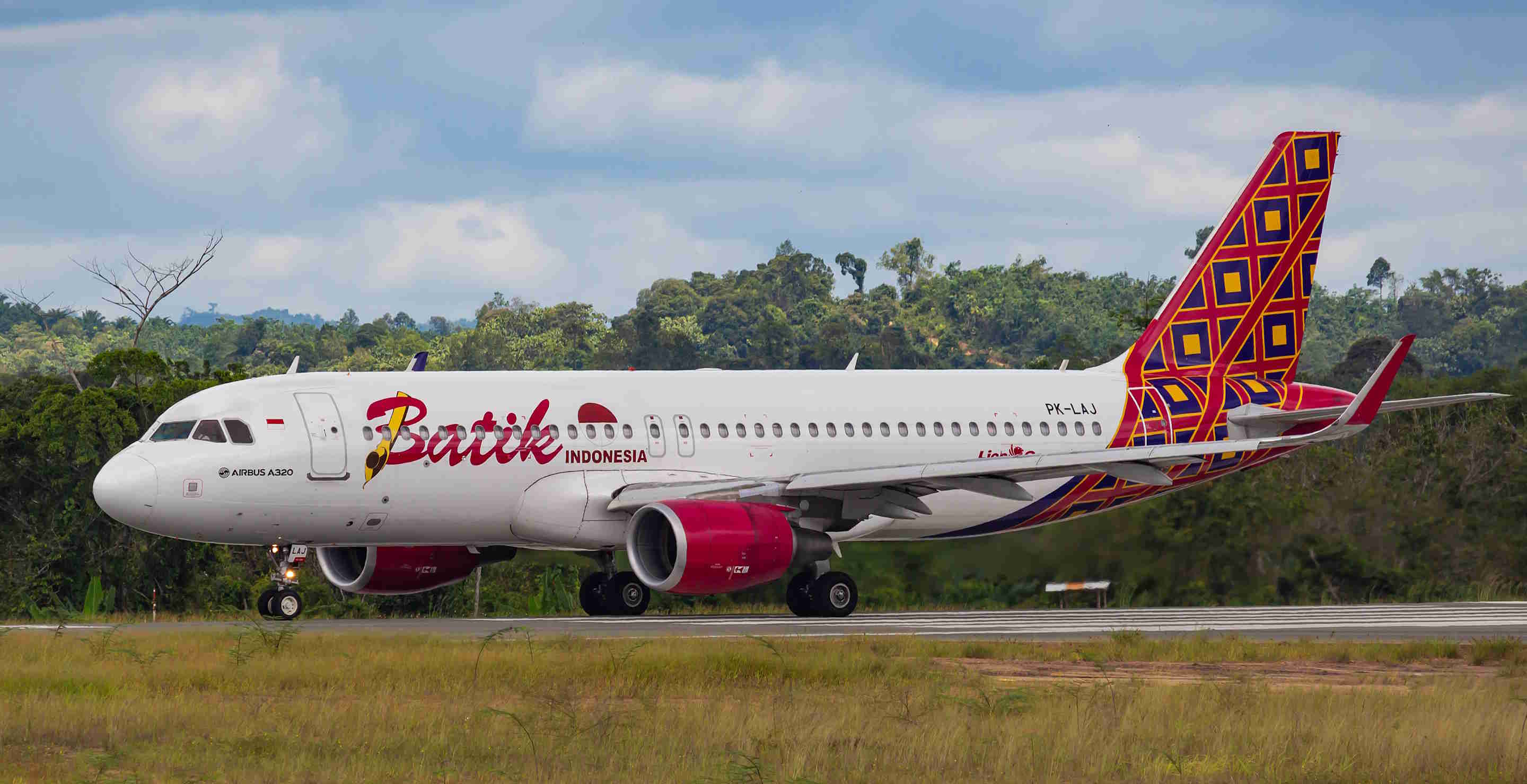Elderly Woman Is Kicked Off Plane After Joking About A Bomb In Her Luggage
