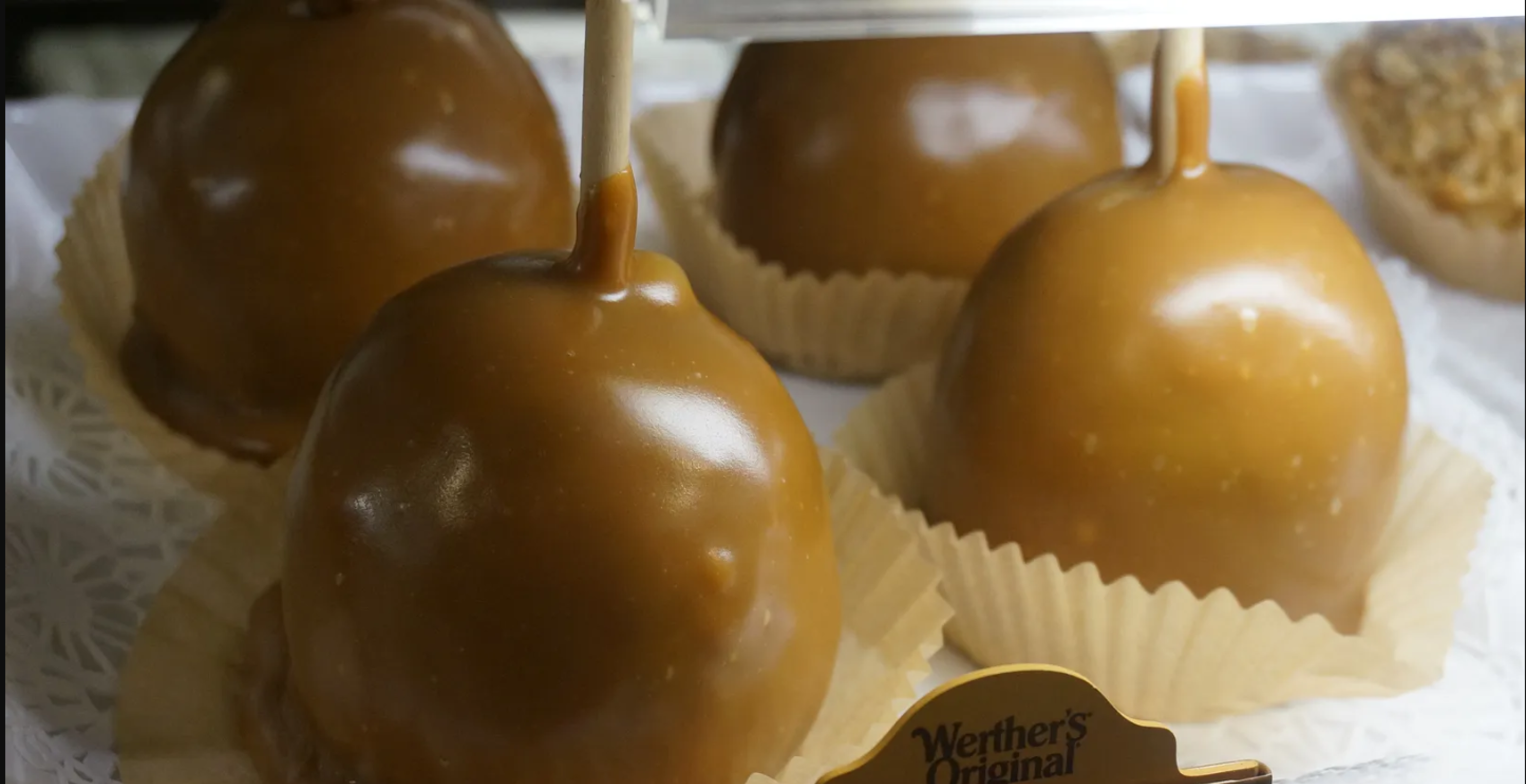 Caramel Apples Inspired By Whiskey Flavors Have We Gone Too Far