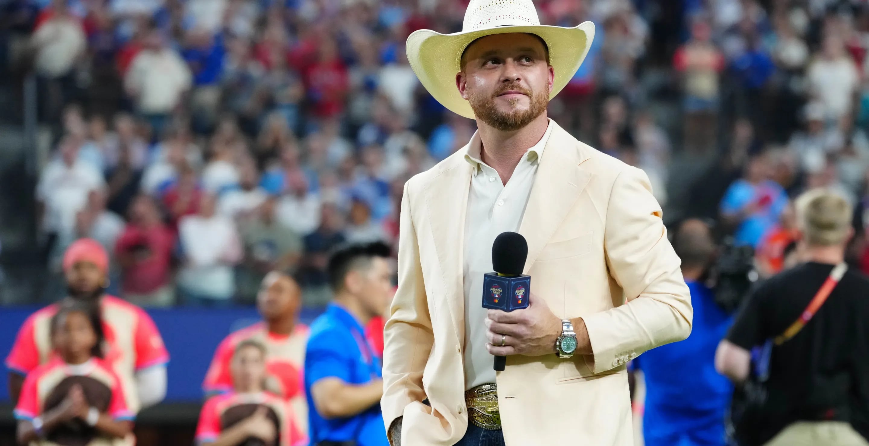 Cody Johnson Shares The Touching Memories That Single Dirt Cheap Reminds Him Of: "From Bottom Of My Heart"