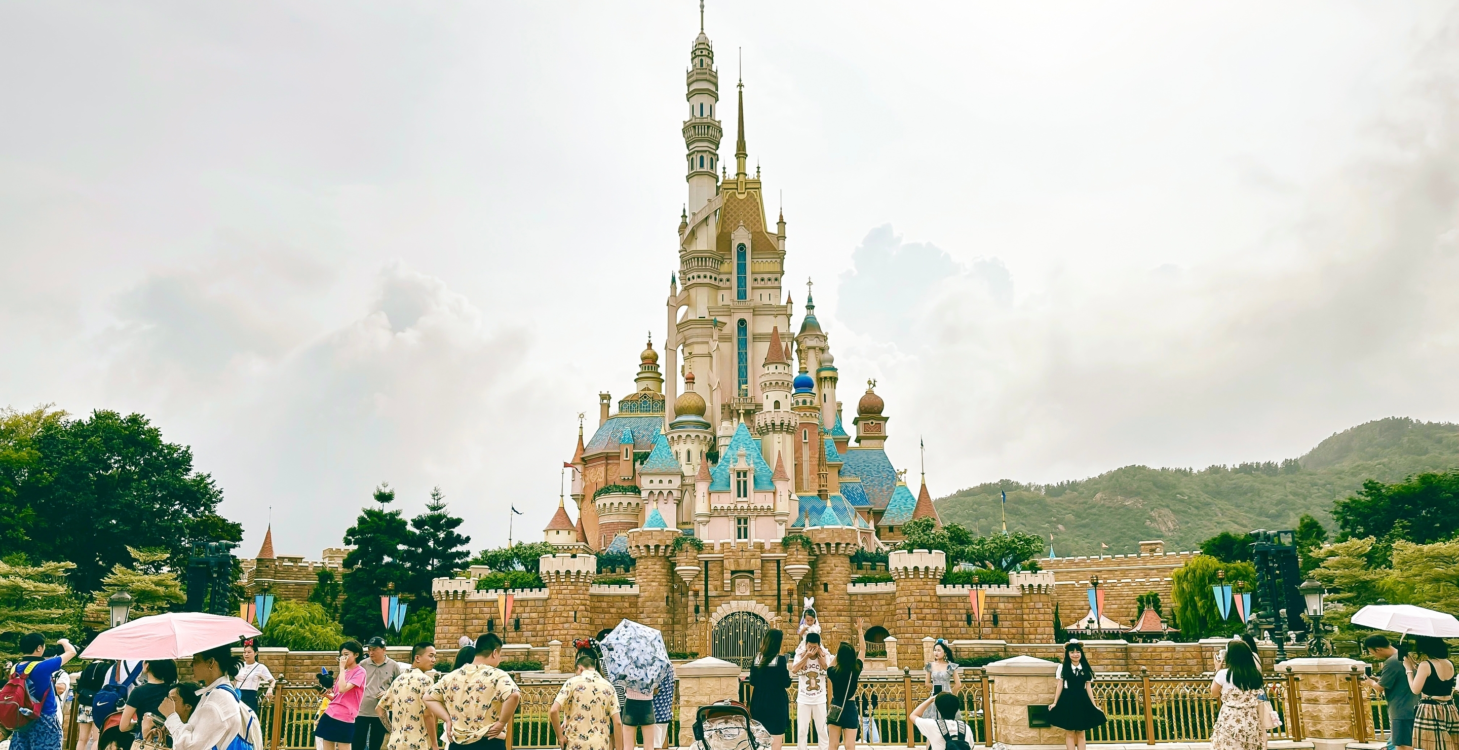 16-Year-Old Vanishes From Disneyland After Arguement With Family