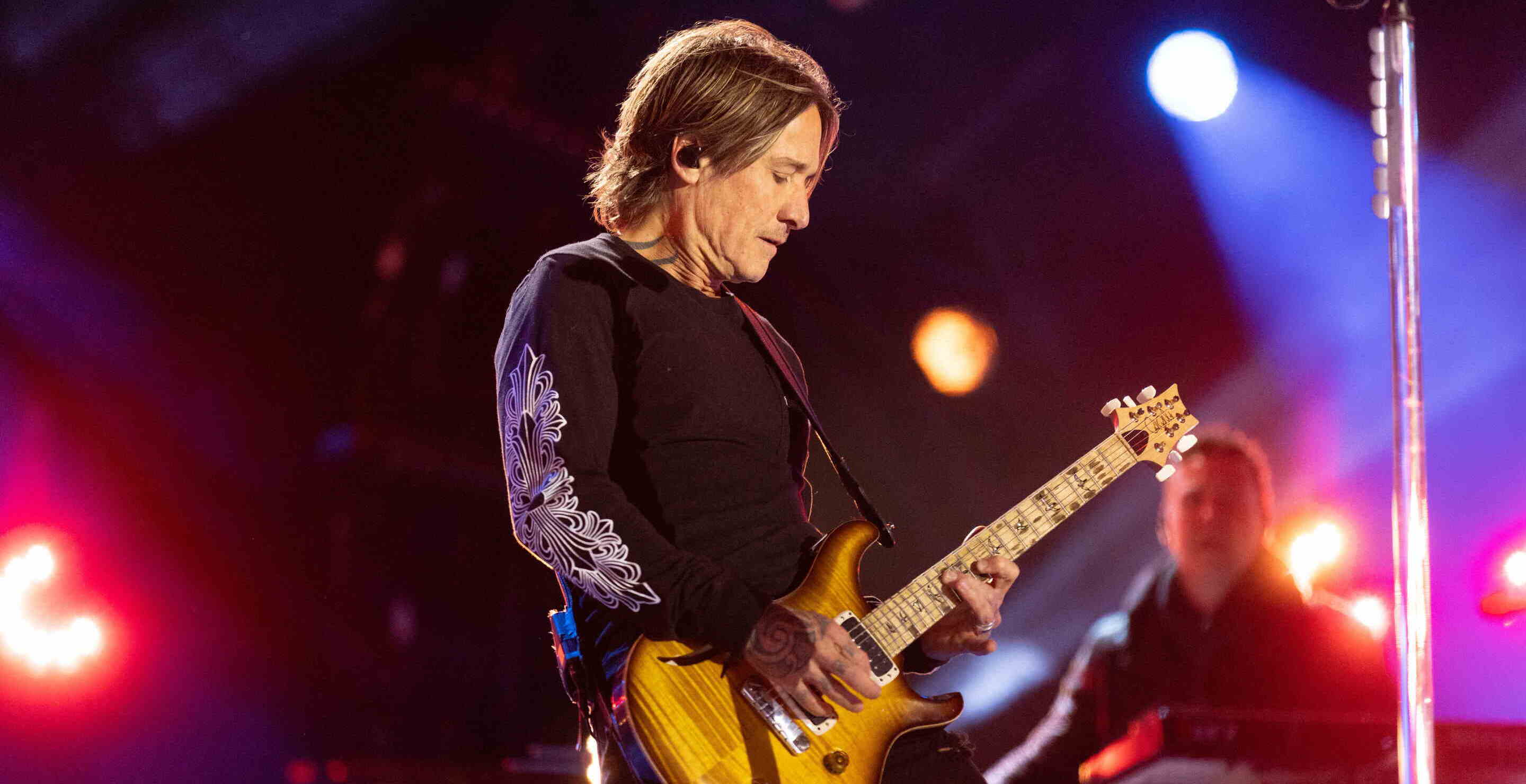 Keith Urban Reveals Squirm Inducing Injury On Stage