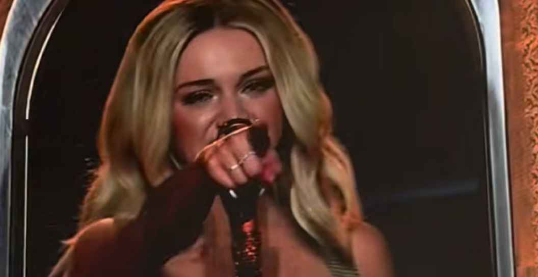 Kelsea Ballerini Emotional