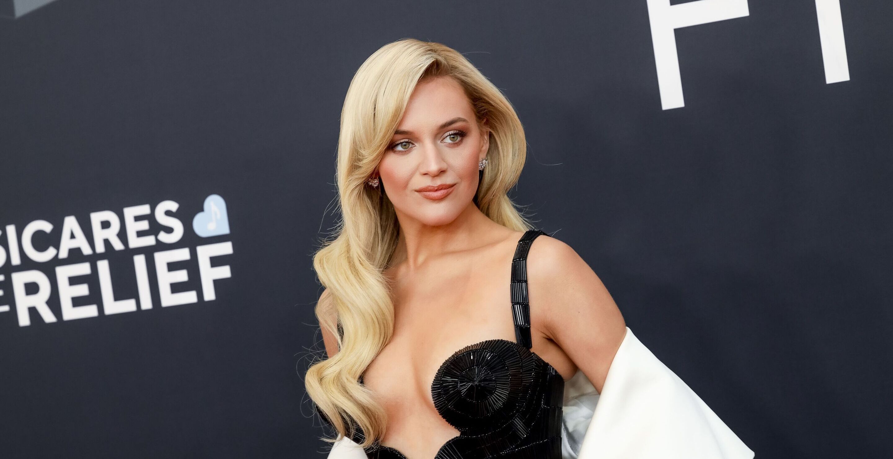 Kelsea Ballerini Says It Was Hard To See Mean Comments About Her Online