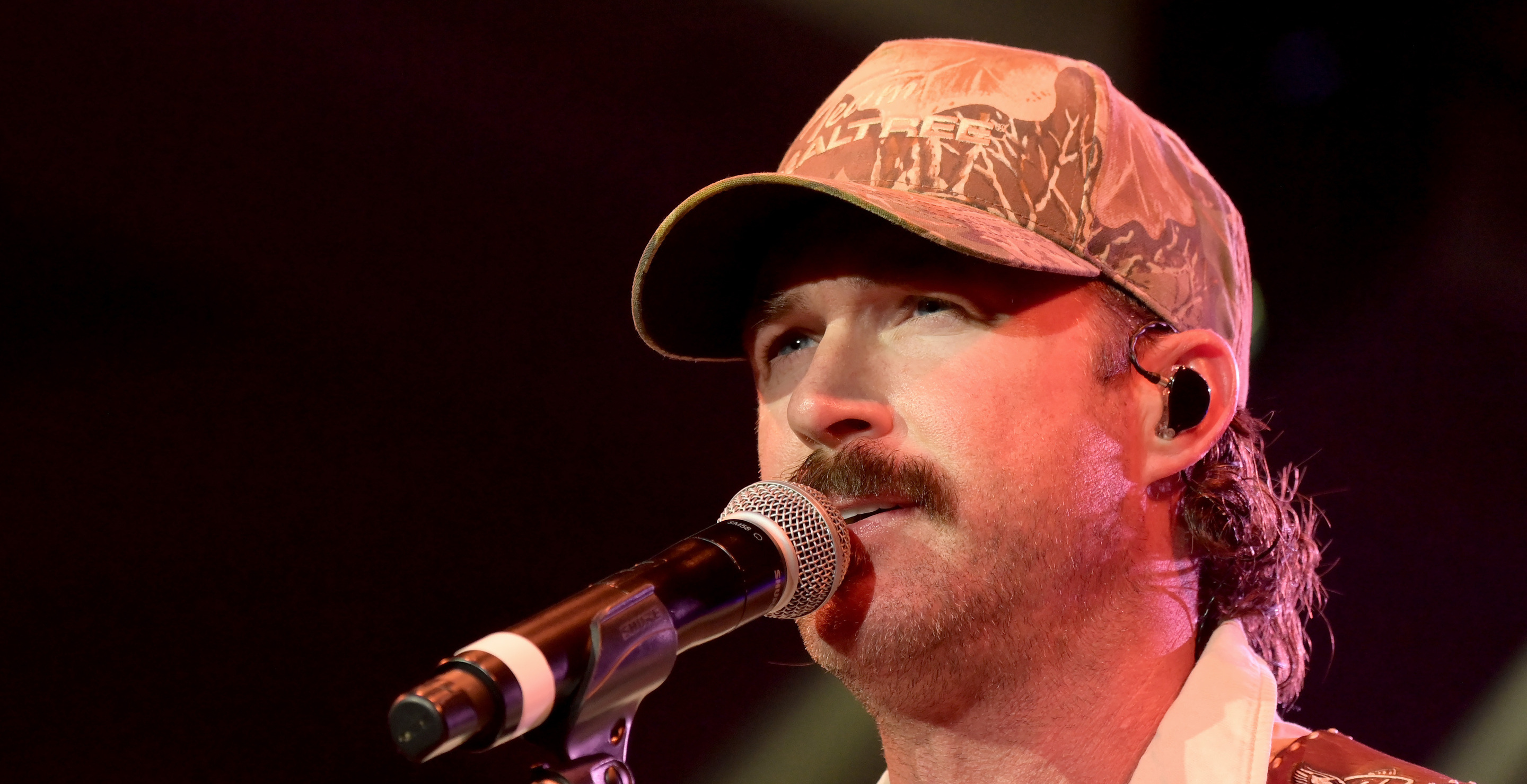 Riley Green Says Reports Of His Hunting Accident Were Exaggerated, Rips On The Headlines