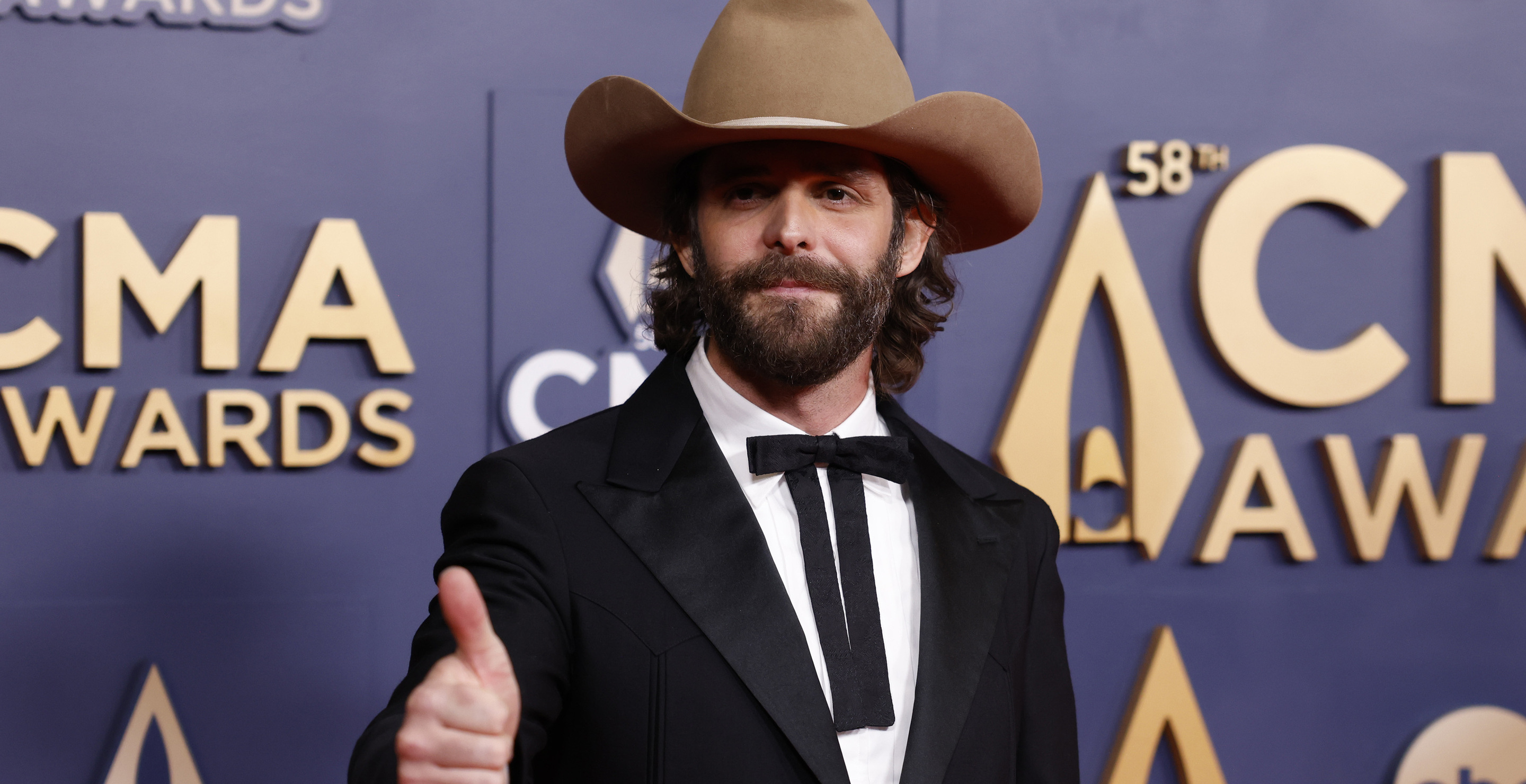 Thomas Rhett Ends Up Wheelchair After Injuring Himself At Concert