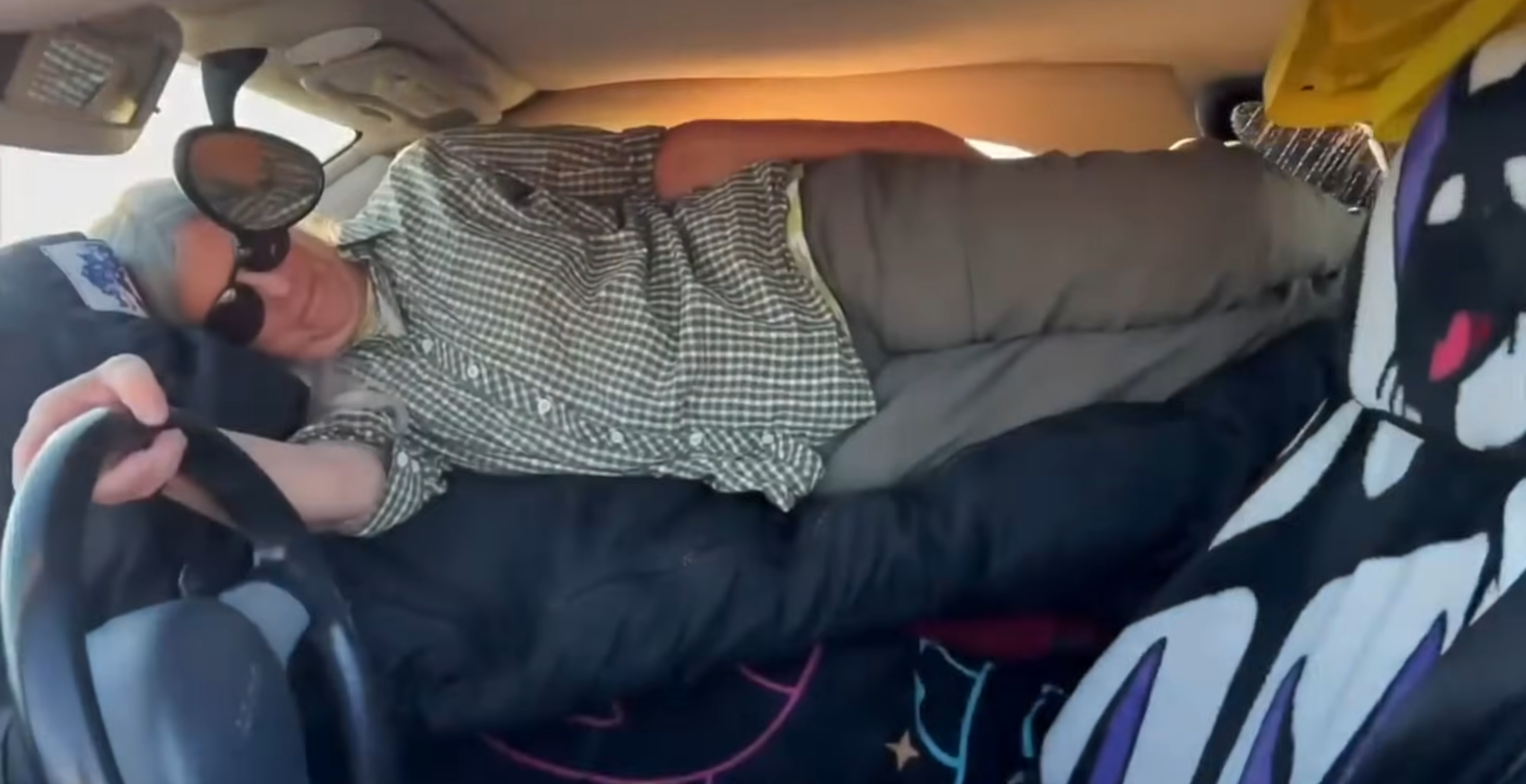 Woman Details Living In A Small Smart Car, And It Sounds Like A Nightmare