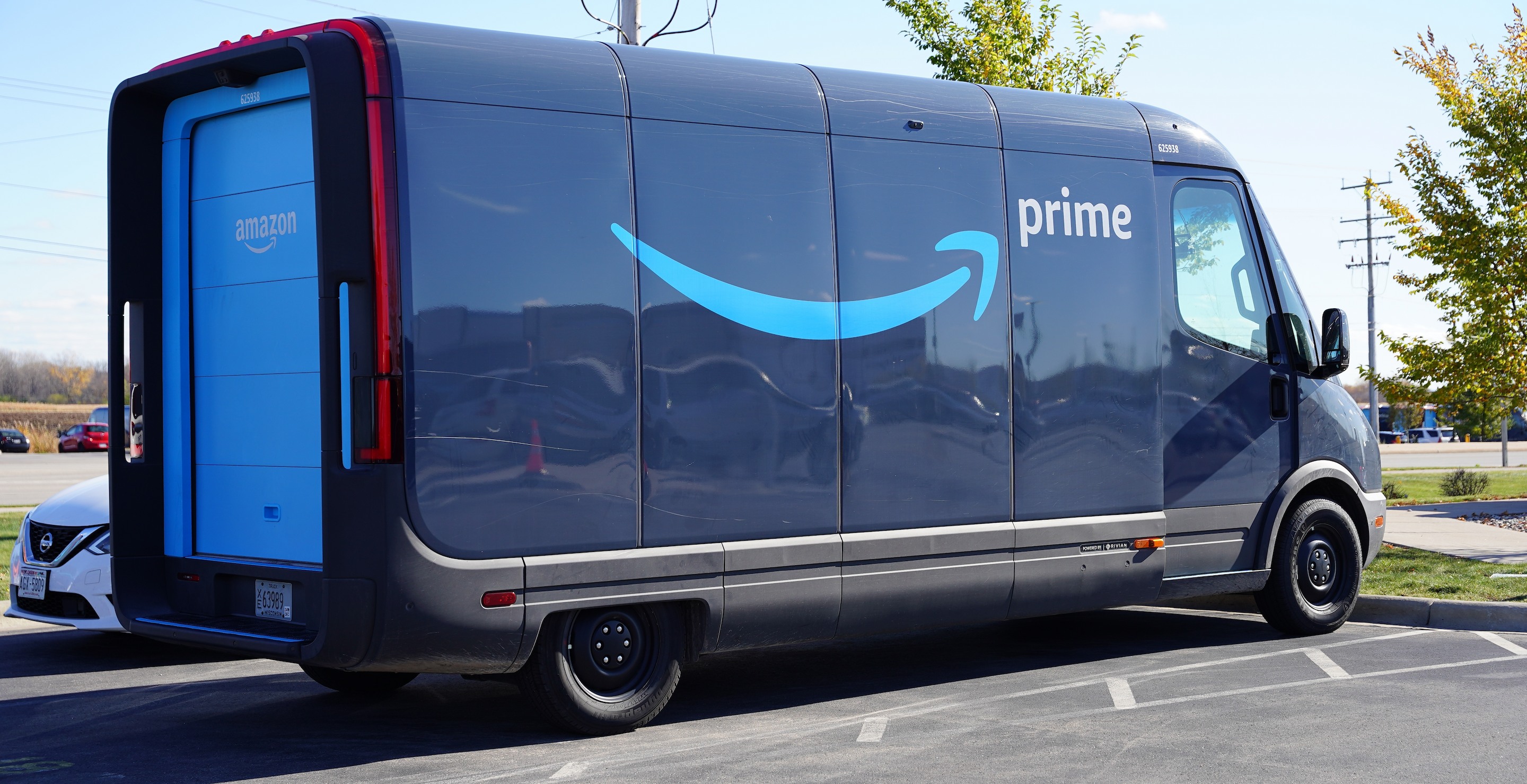 An Amazon Worker Was Having A Normal Day Until Woman Whispered Two Chilling Words