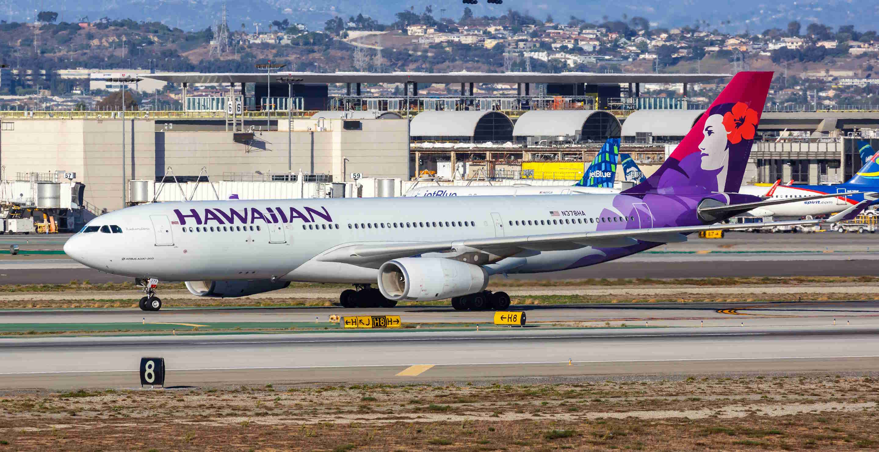 Flight Aborts After Almost Losing Its Wheel