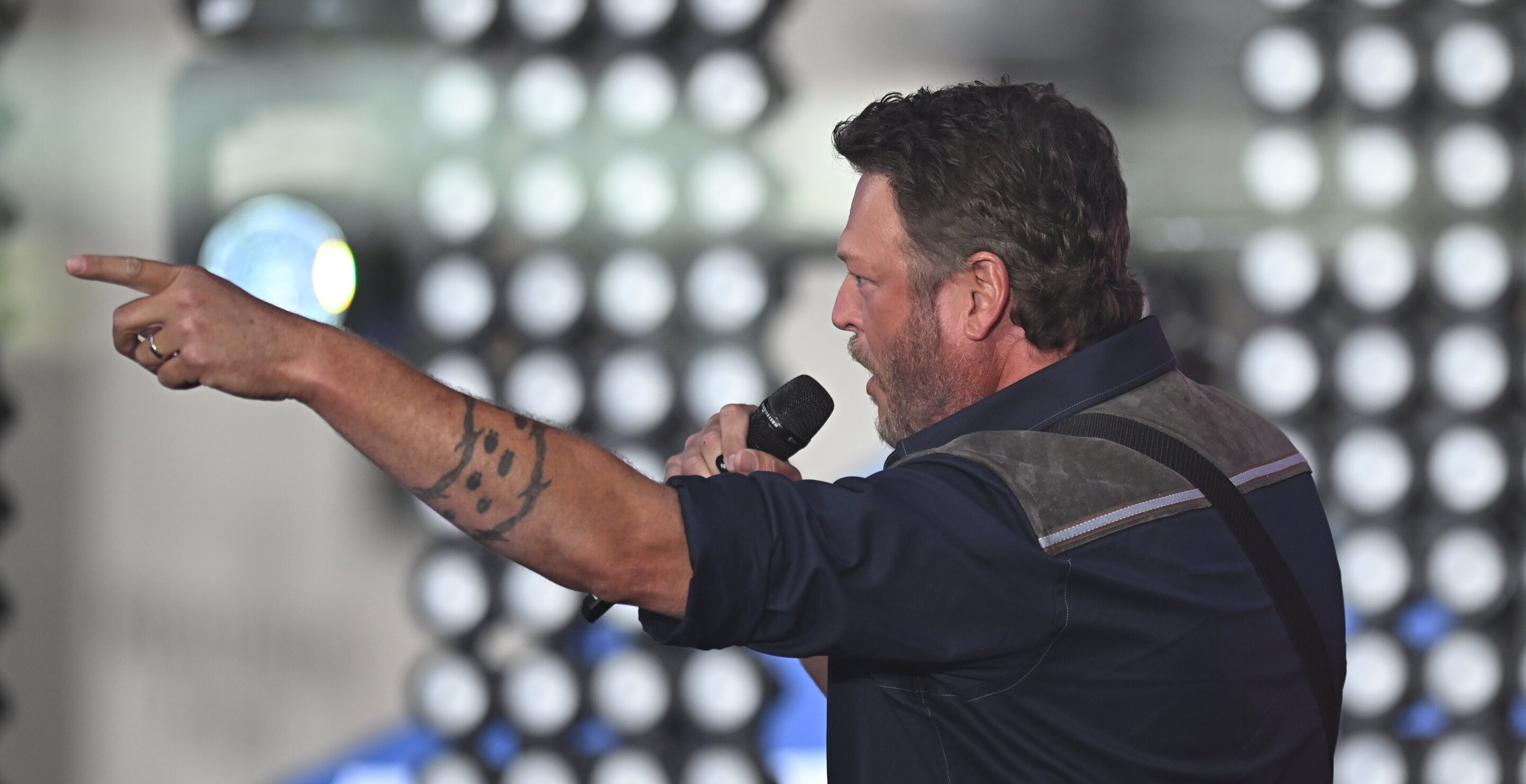 Blake Shelton Weighs In On Craig Morgan's Claim That He'd Beat Blake In A Bare-Knuckle Fight (Exclusive)