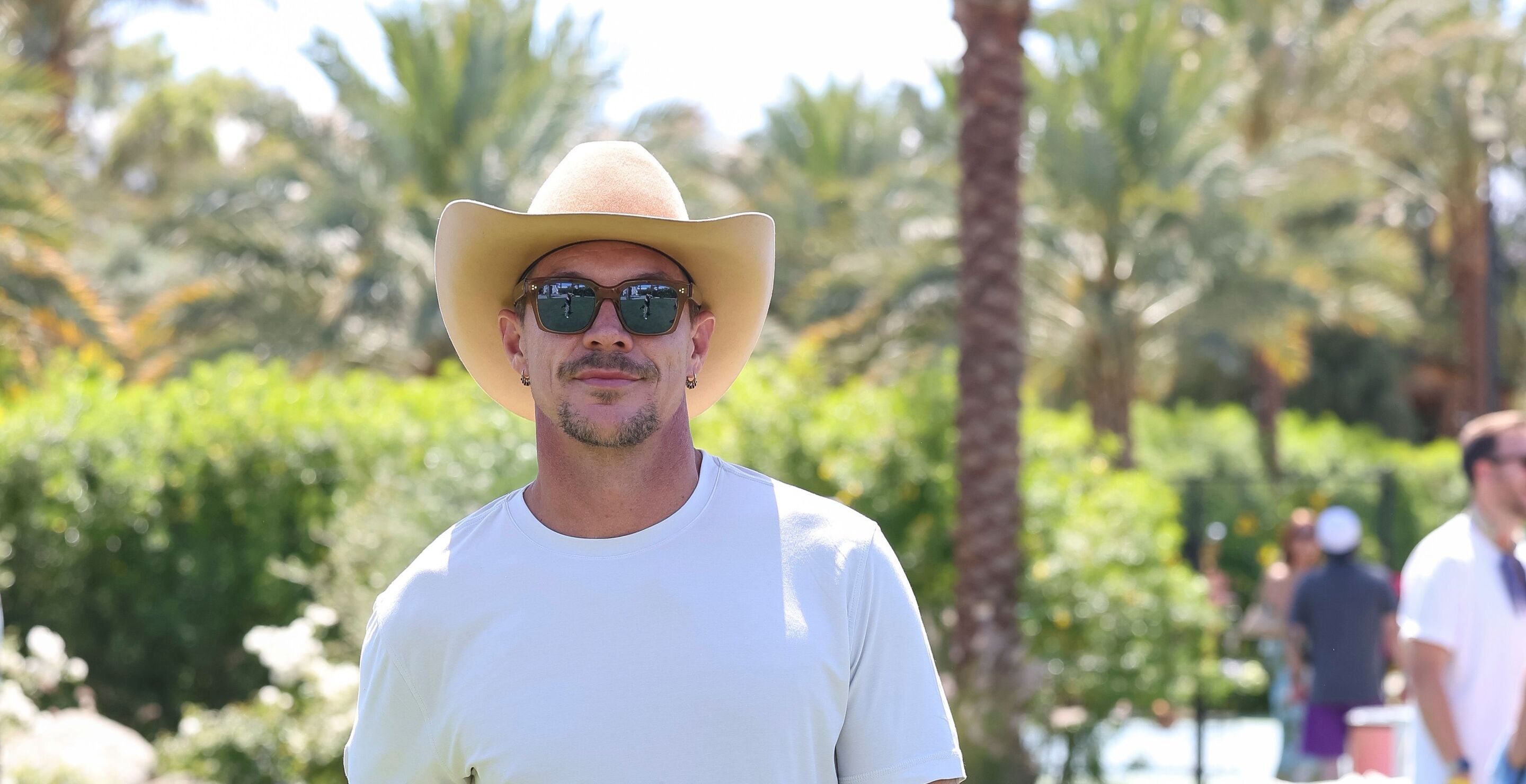 Country Singer Reveals He Used To Deliver Food To Reba McEntire And Billy Ray Cyrus