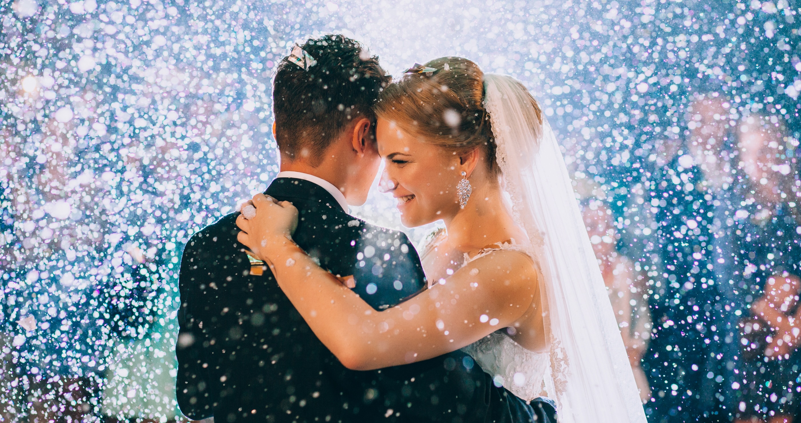 Country Singer Surprises Couple For Their Wedding In Unforgettable Moment