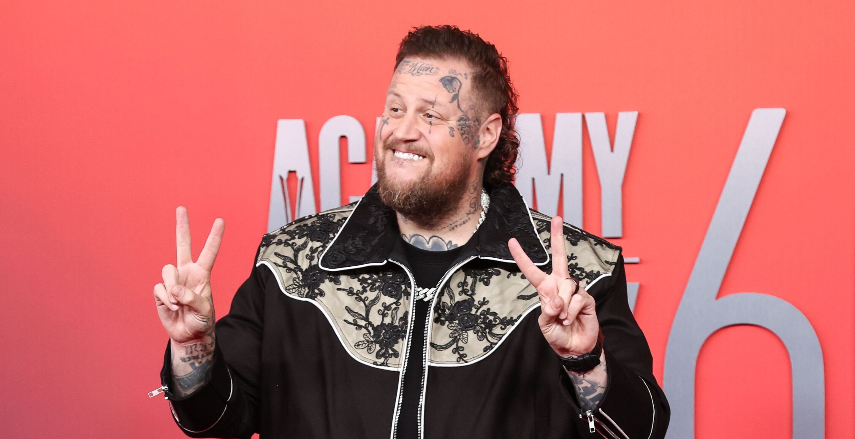 I Can't Get Over Jelly Roll Signing A Jar Of Jelly At The ACM Awards