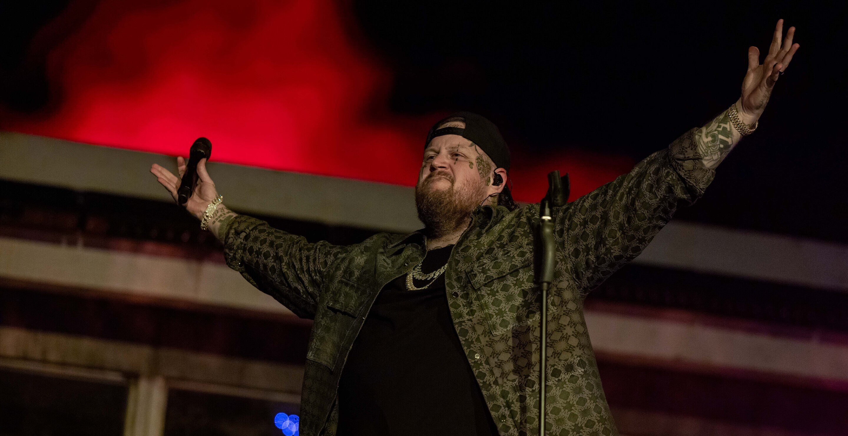 Jelly Roll Fan Girls Over Nickelback In A Surprise Appearance