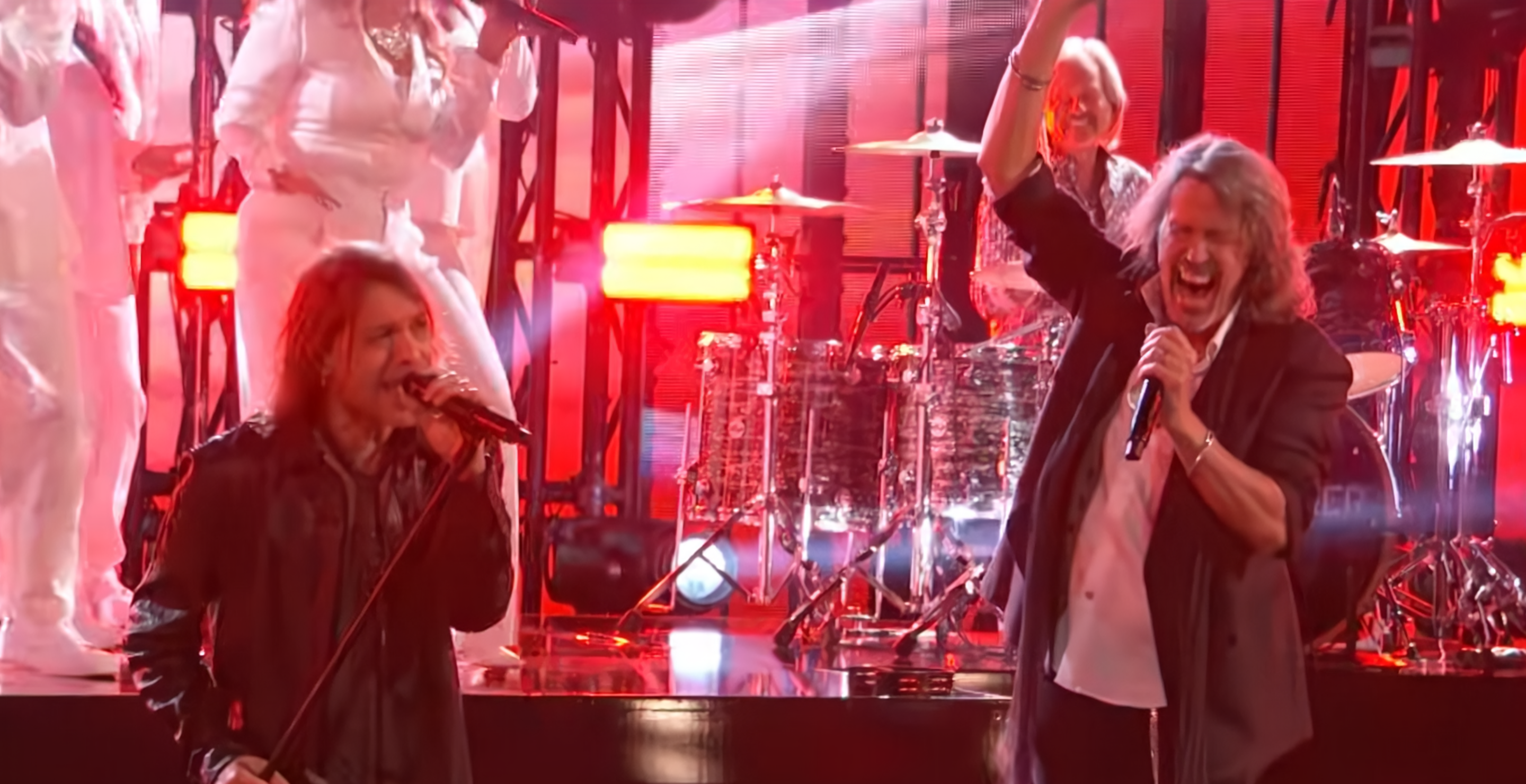 Kelly Hansen Passes On The Mic In Emotional Send-Off From Foreigner On 'The Voice'