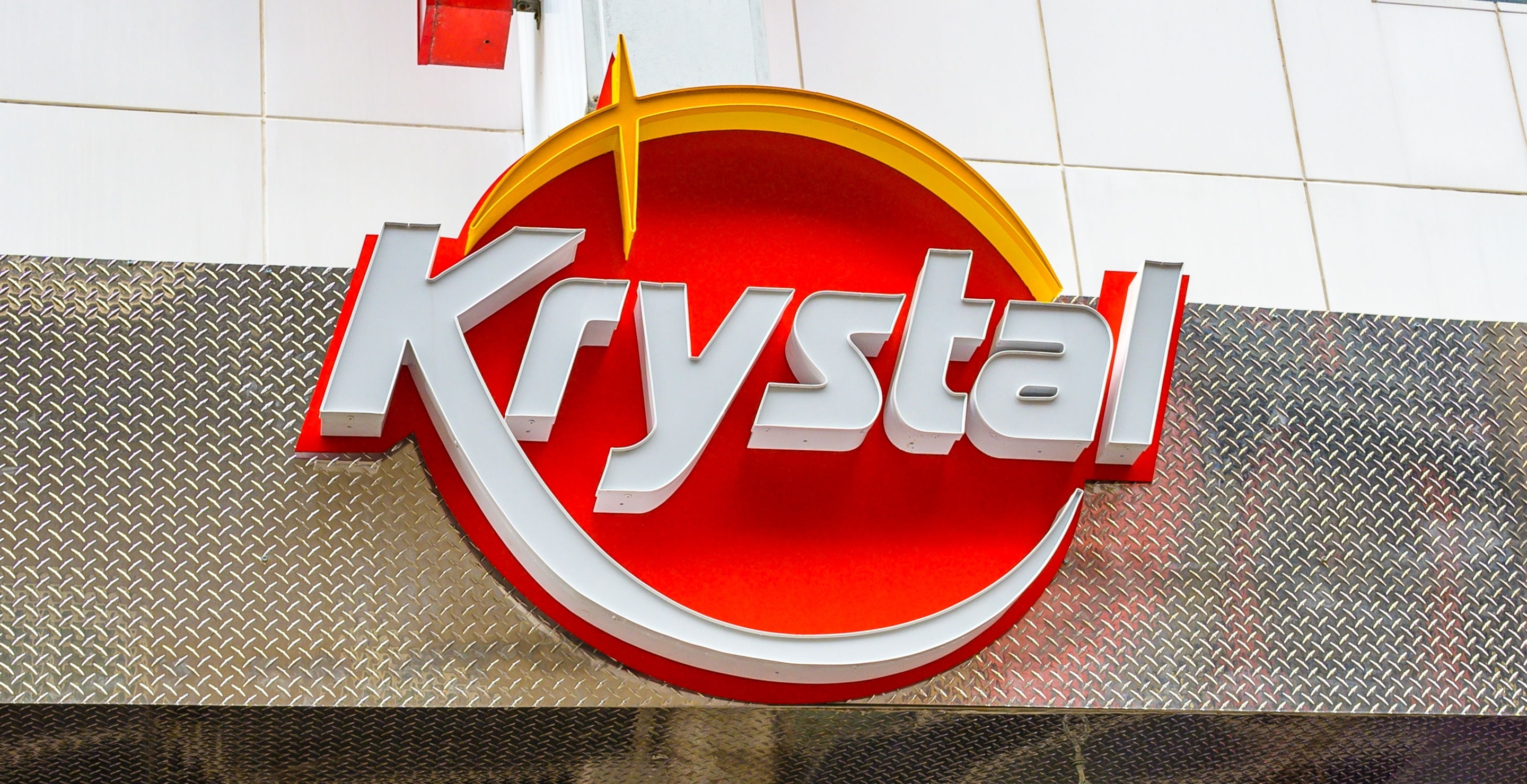 Once Popular Fast Food Chain Signals Comeback With Major Move