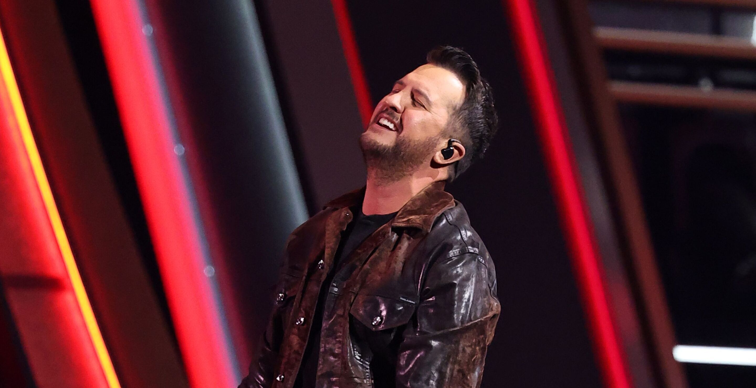 Luke Bryan Dunks On Blake Shelton When He Shows Off His Auditorium