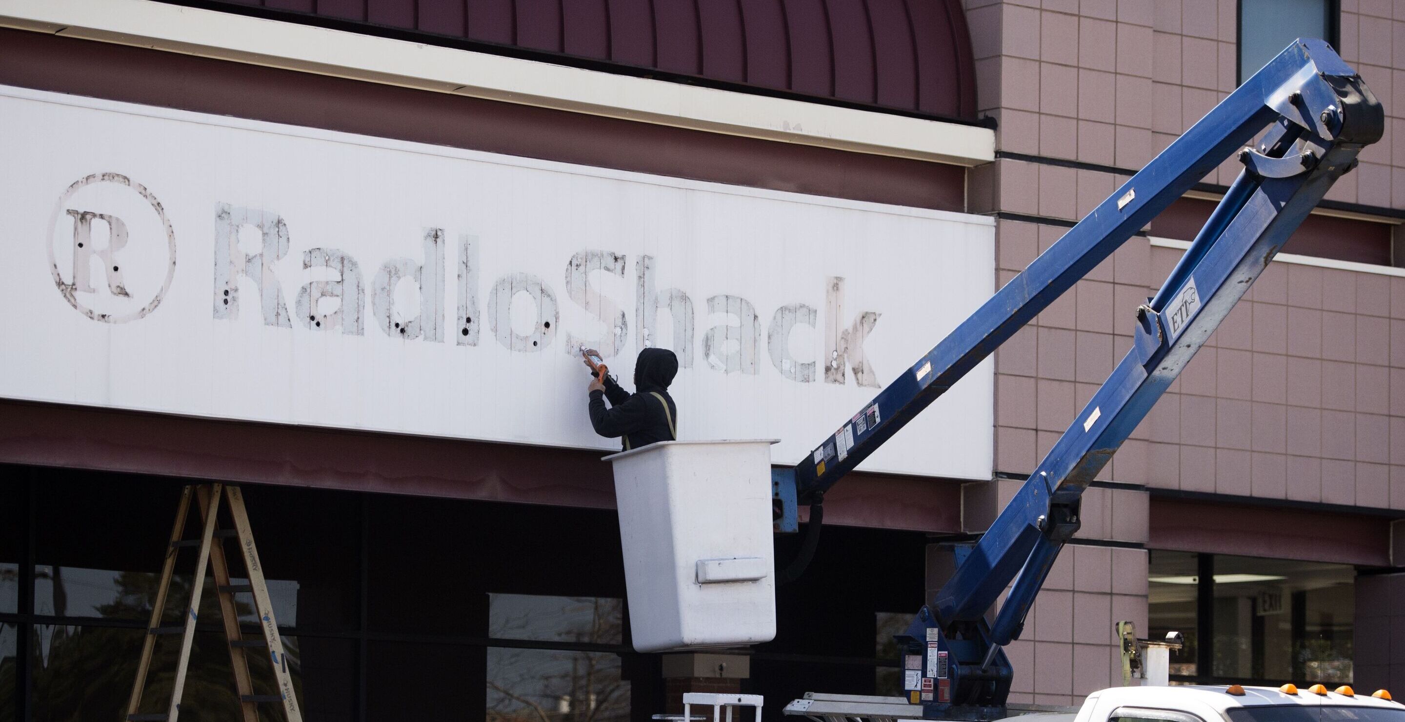 Radioshack Store Staple Is Almost Gone With One Of Last Stores Closing