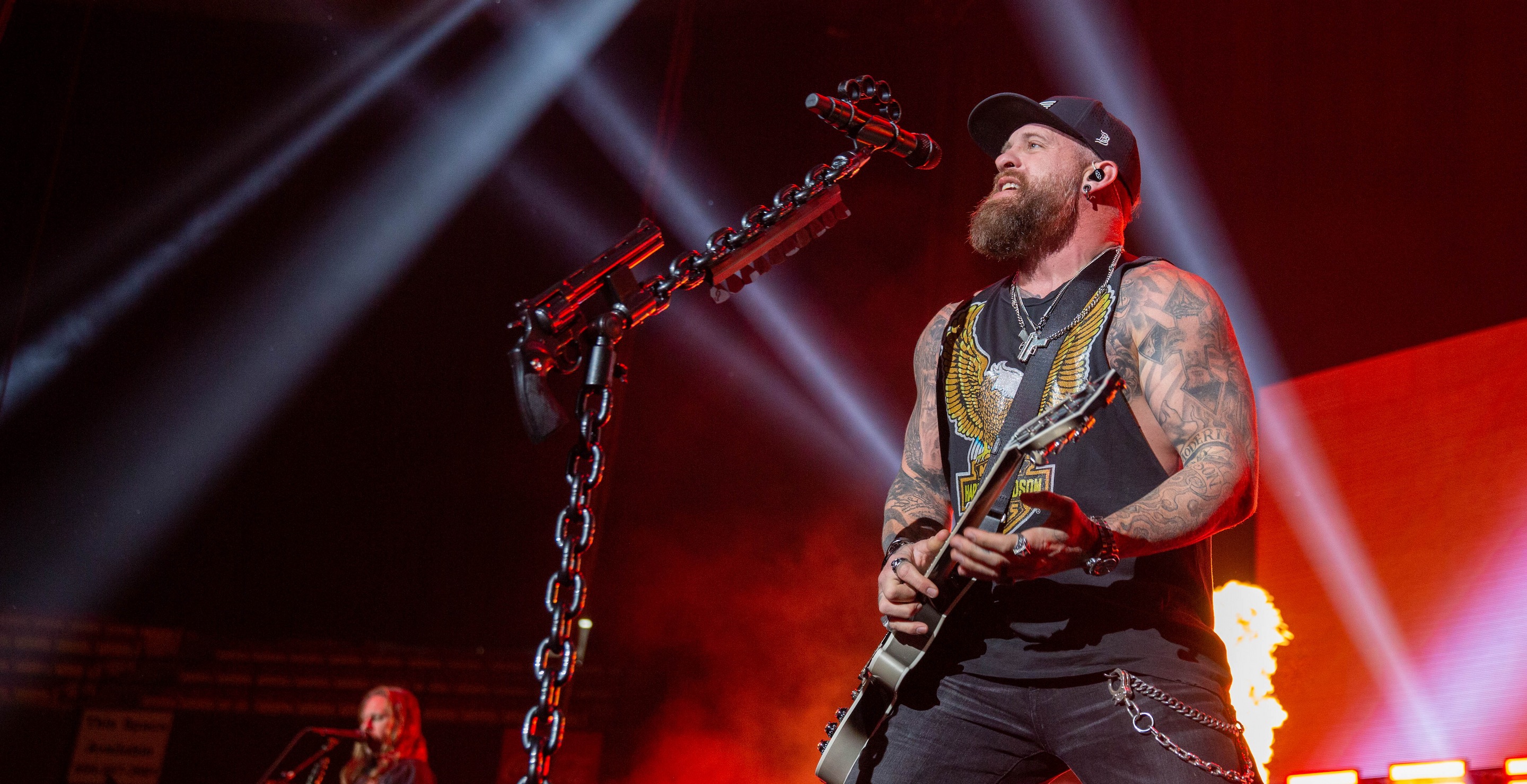 Brantley Gilbert Fan Gets Tattooed During His Concert