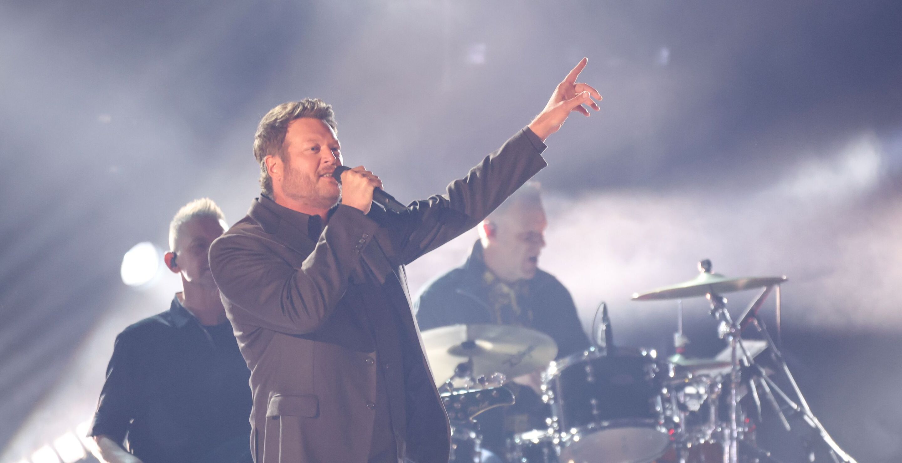 Blake Shelton Recruited Gretchen Wilson For 'The Road' Because She "Isn't Going To Take Any Crap"