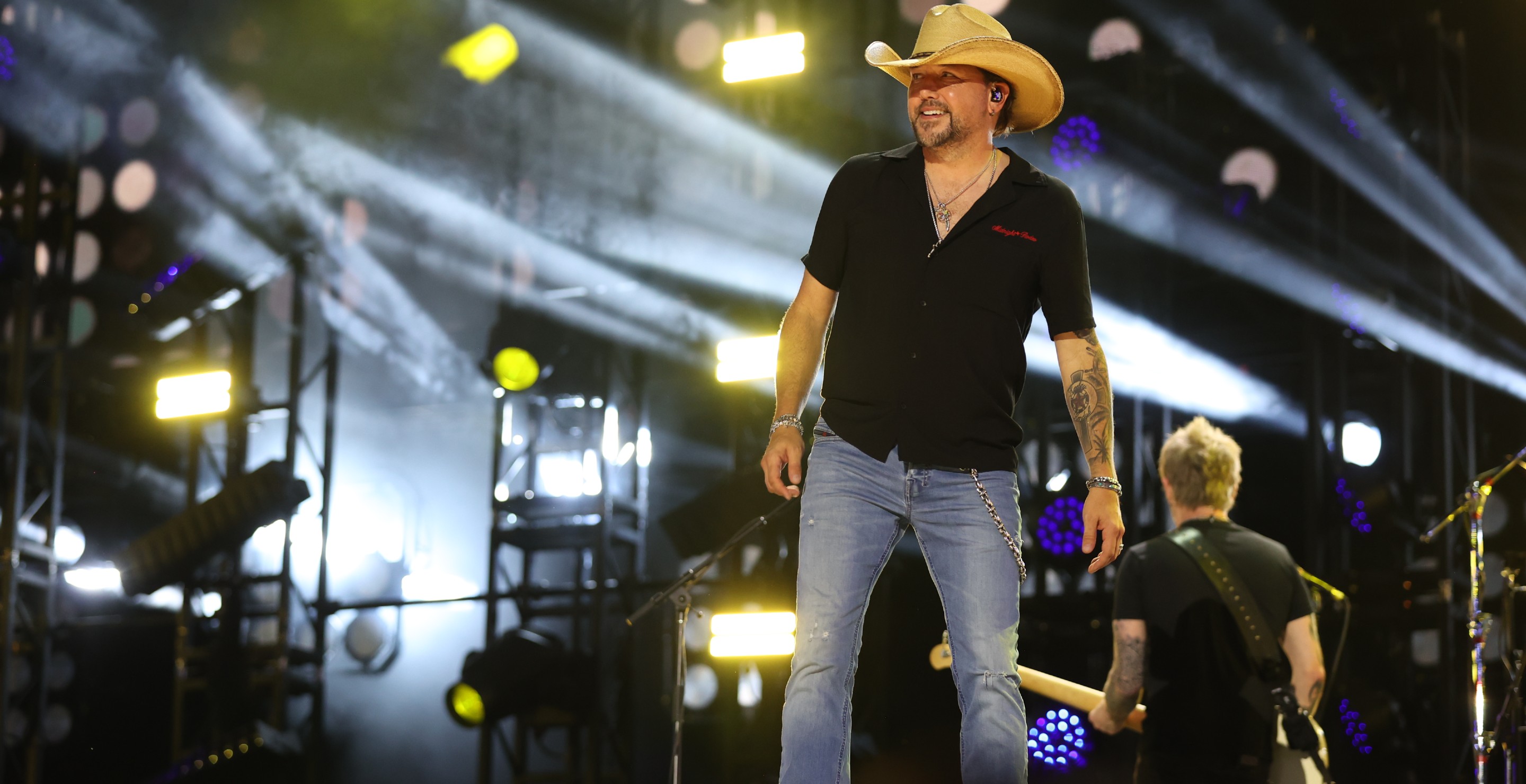 Jason Aldean Gave One Of His Tour Openers An Unbelievably Lavish Gift