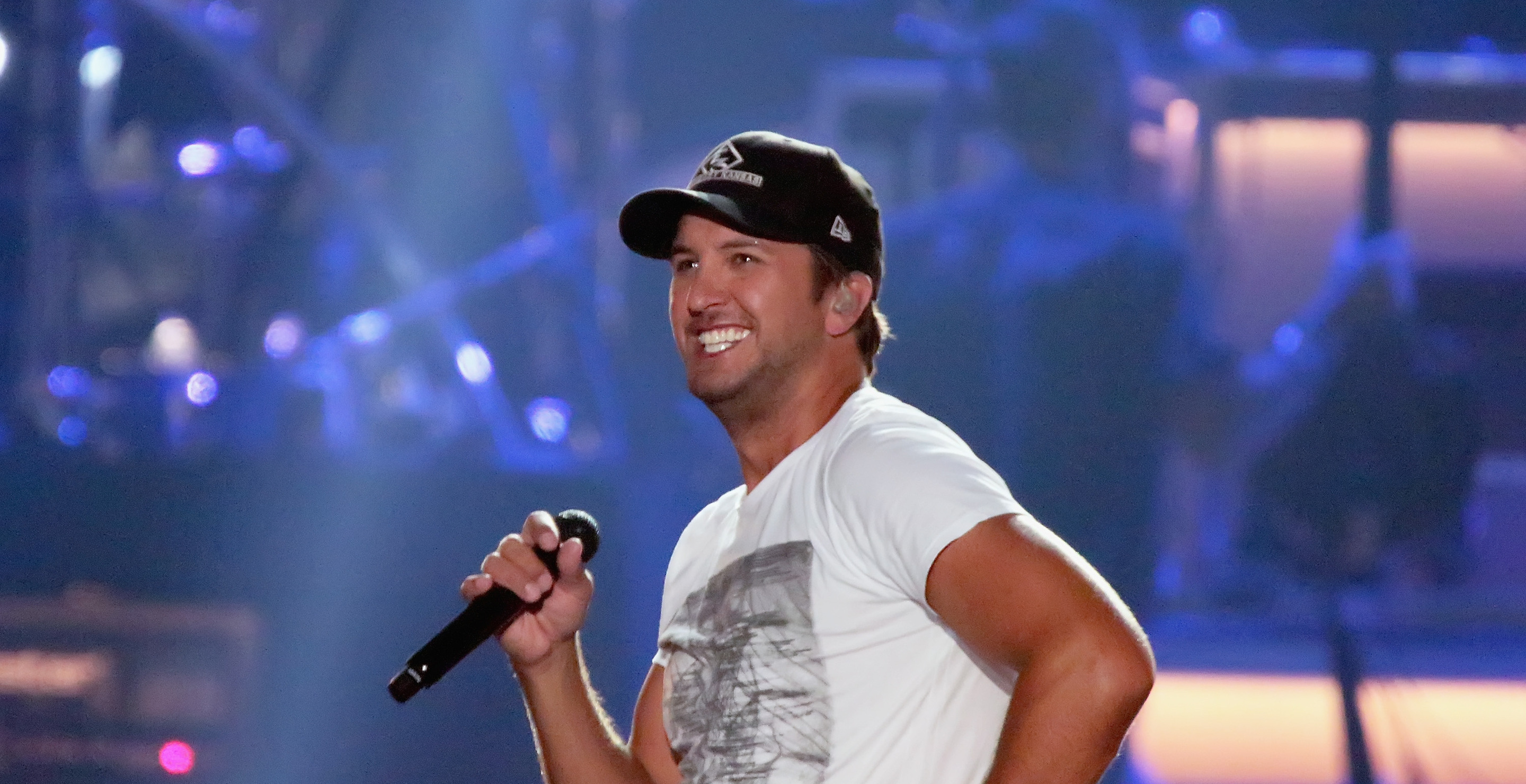 Country Stars On Tour Poke Fun At The Cheating CEO Scandal