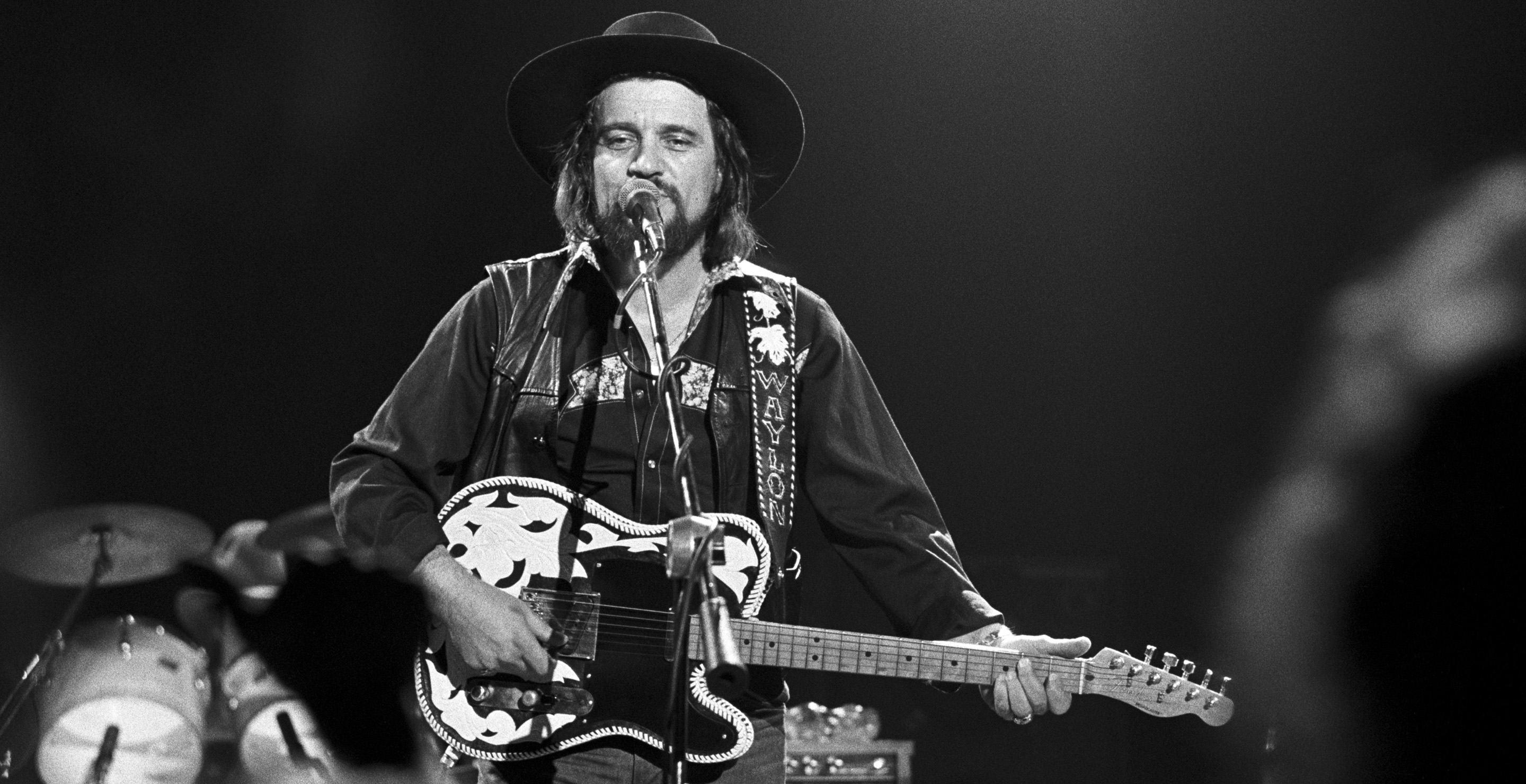 “I Didn’t Realize”: Waylon Jennings Recalls Early Days Comparing His Songwriting to Everyone Else