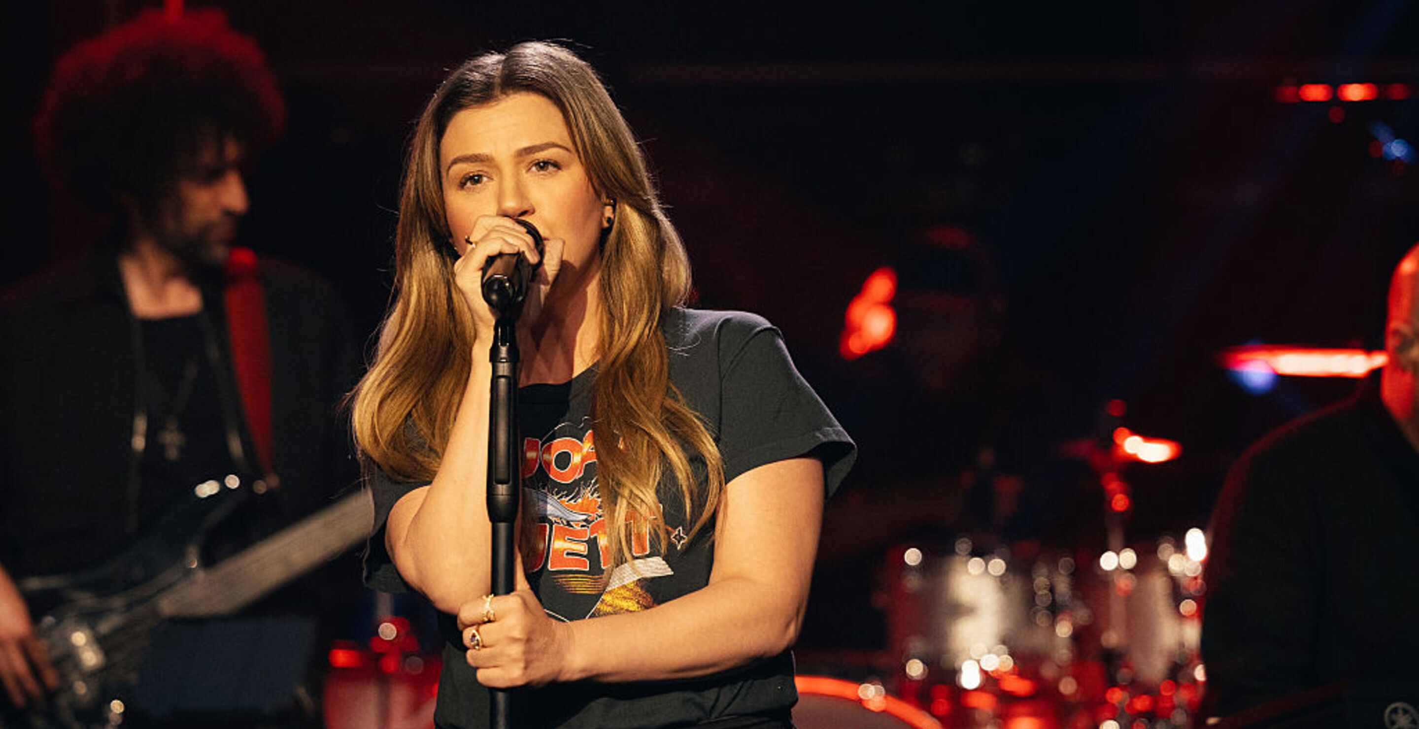 Kelly Clarkson's Recent Cancellations Tied To Hidden Personal Battles Report