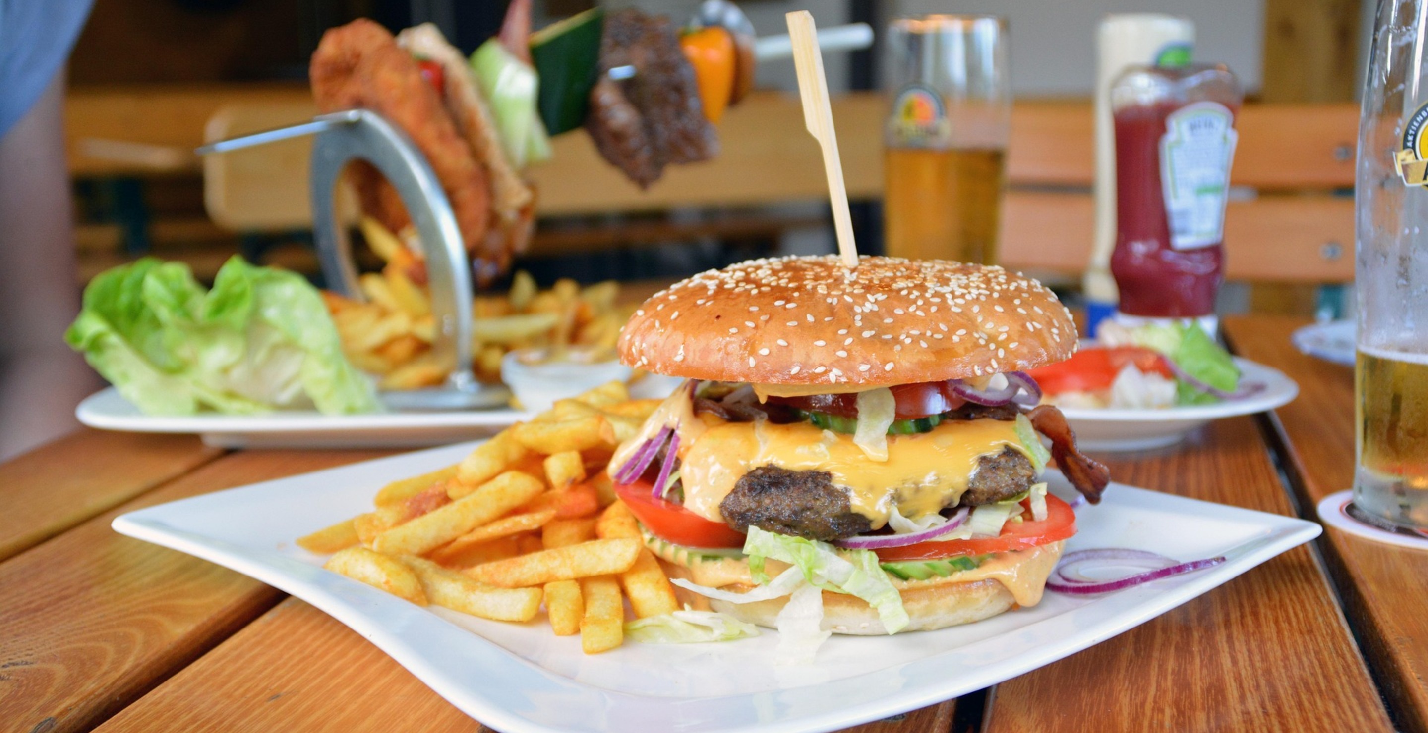 New York Teen Starts Burger Joint Where Veterans Eat For Free