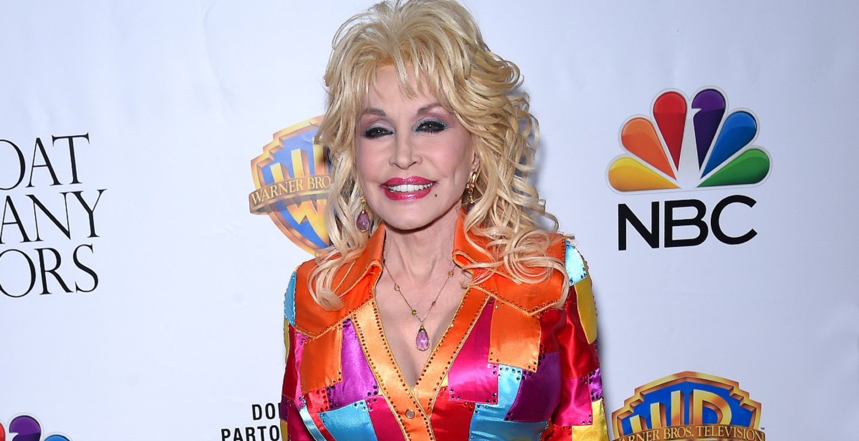 From Medicine To Matches: Dolly Parton’s Creative Way of Achieving Her Signature Look in High School