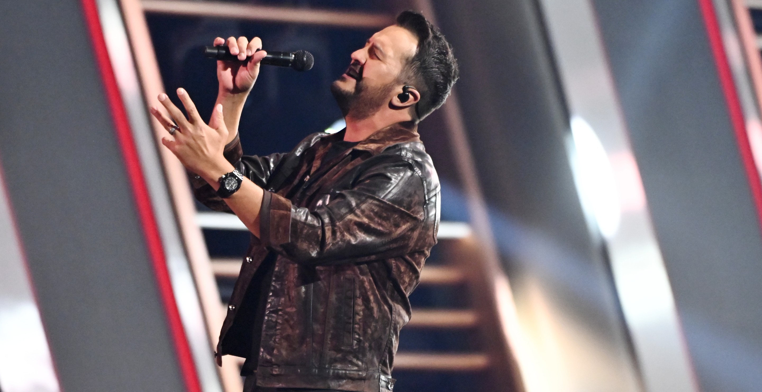 “I’m Pretty Easy, Baby”: Luke Bryan Requires These 4 Things at Every Show