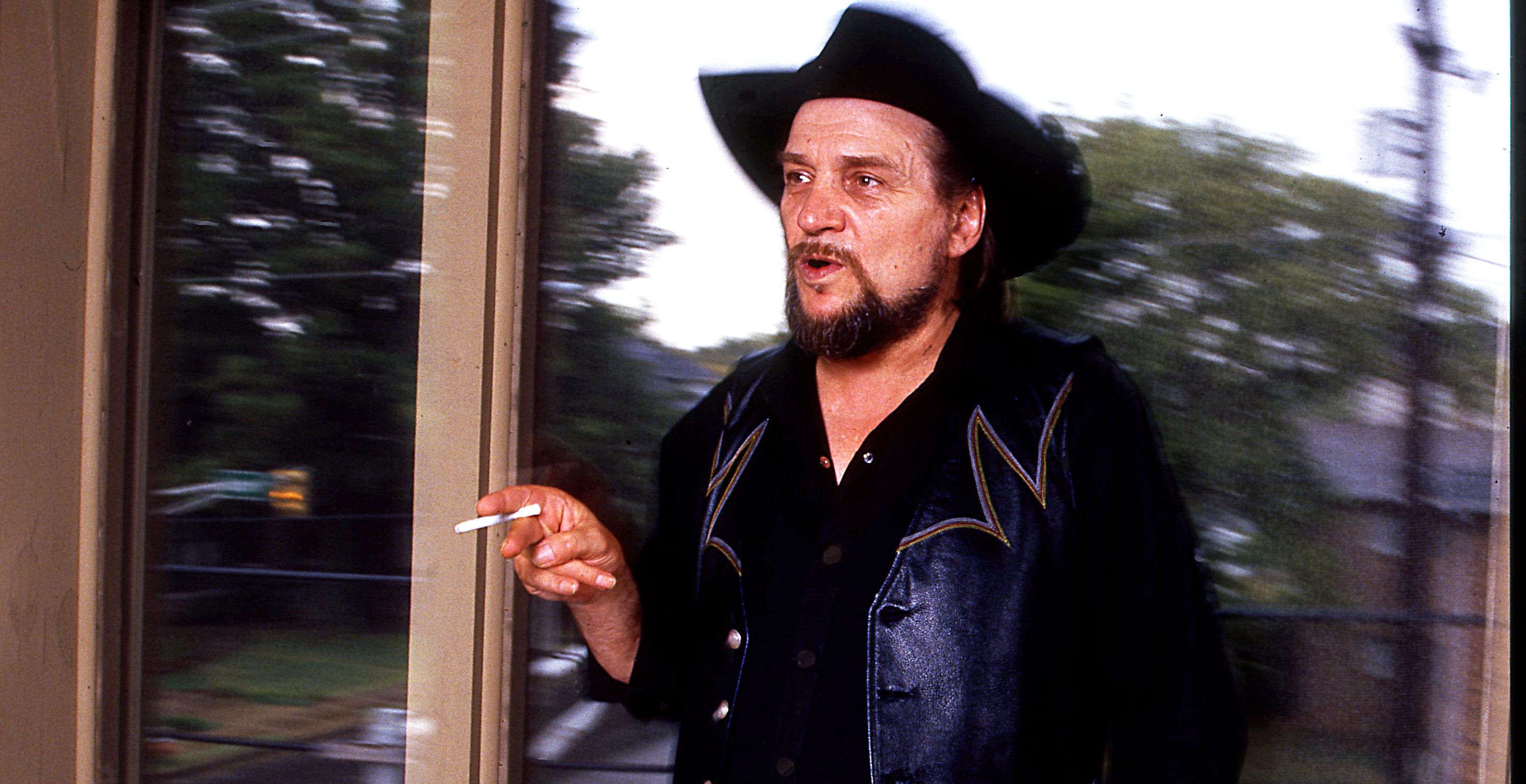 Waylon Jennings Shares Thoughts On Astrology and Genre in Surprising 1971 Interview
