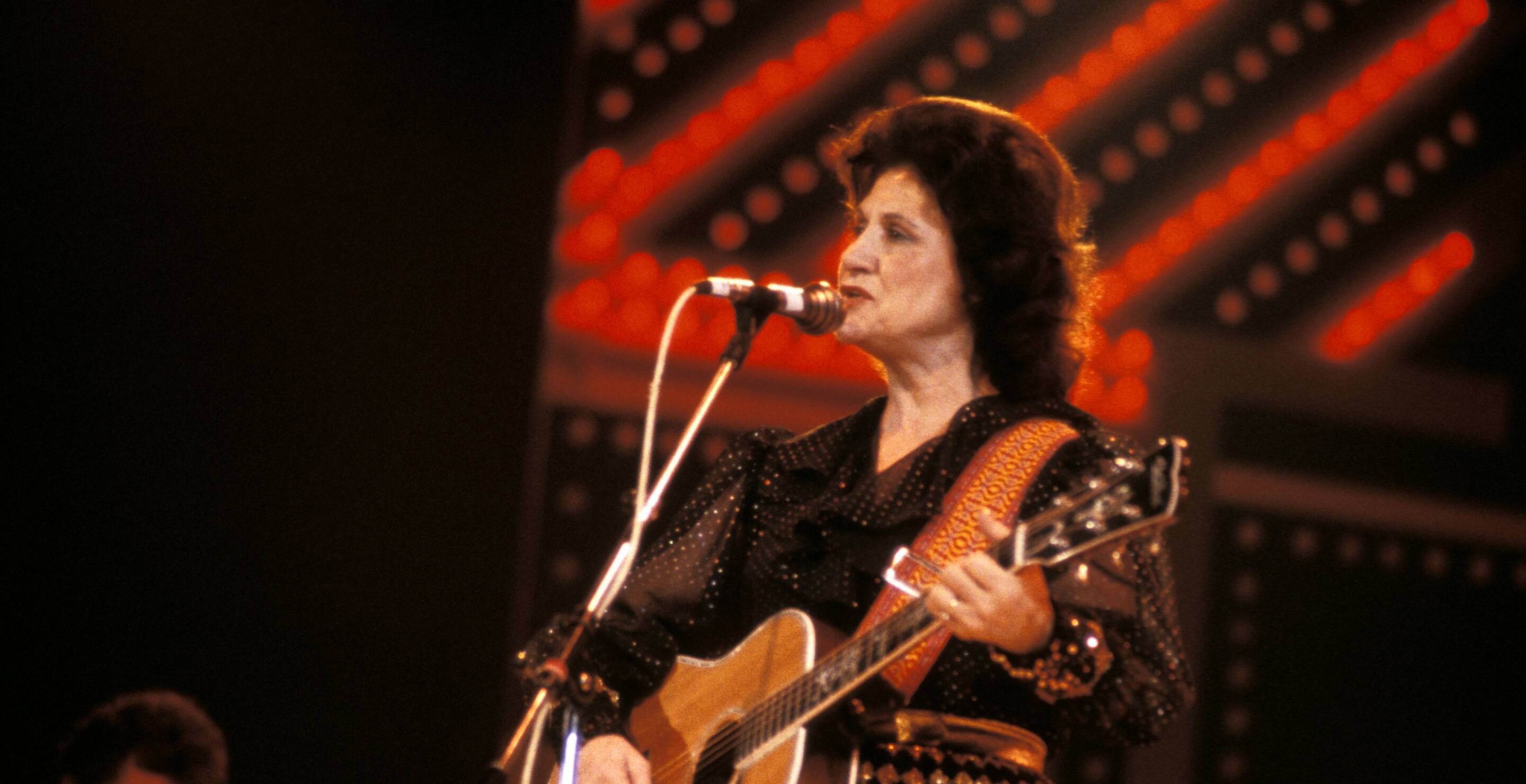 “If You Want Me To” The Casual Way Kitty Wells Scored Her First Chart-Topping Hit