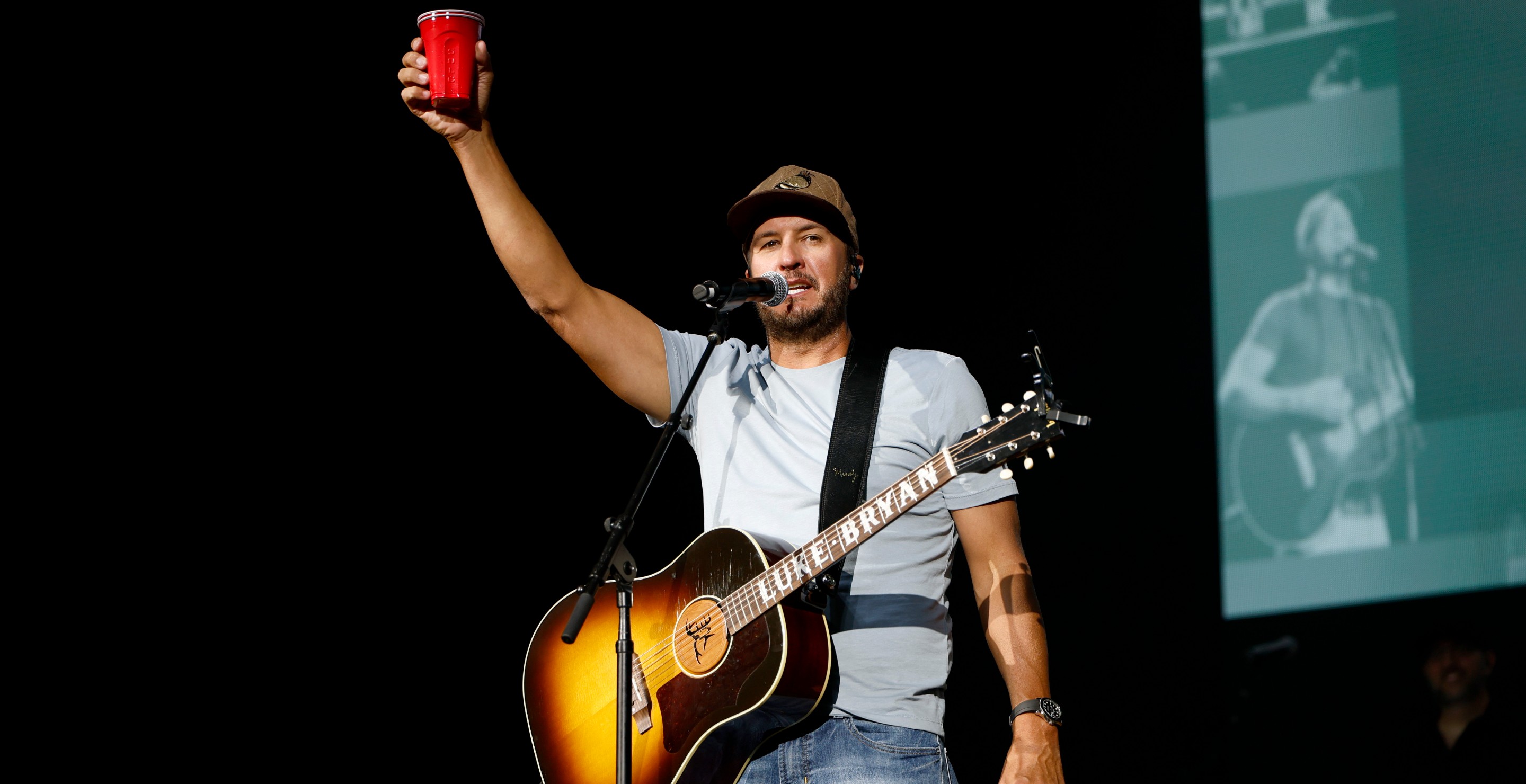 Luke Bryan On People Throwing Things At Artists ' They're Idiots'