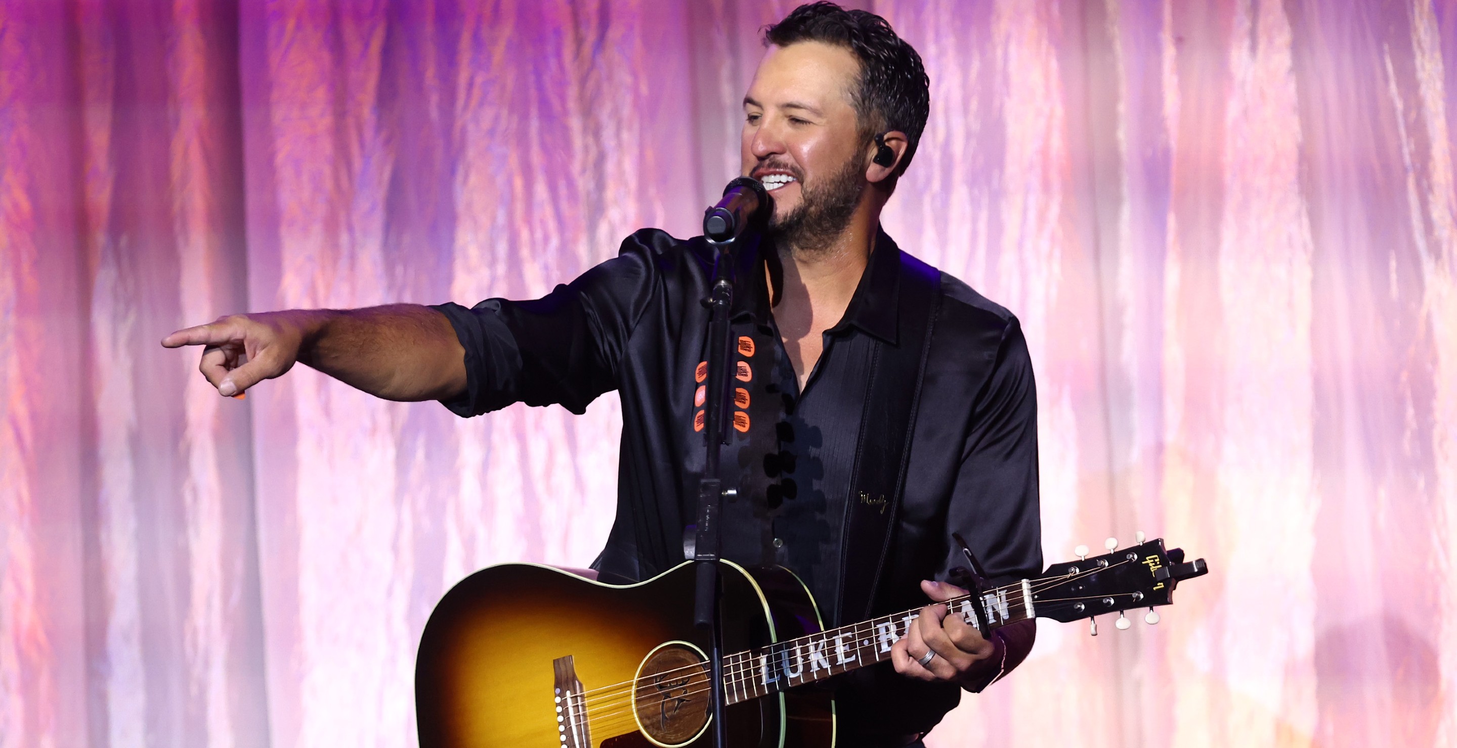 Luke Bryan Nabs Another No. 1 Hit With 'Country Song Came On'