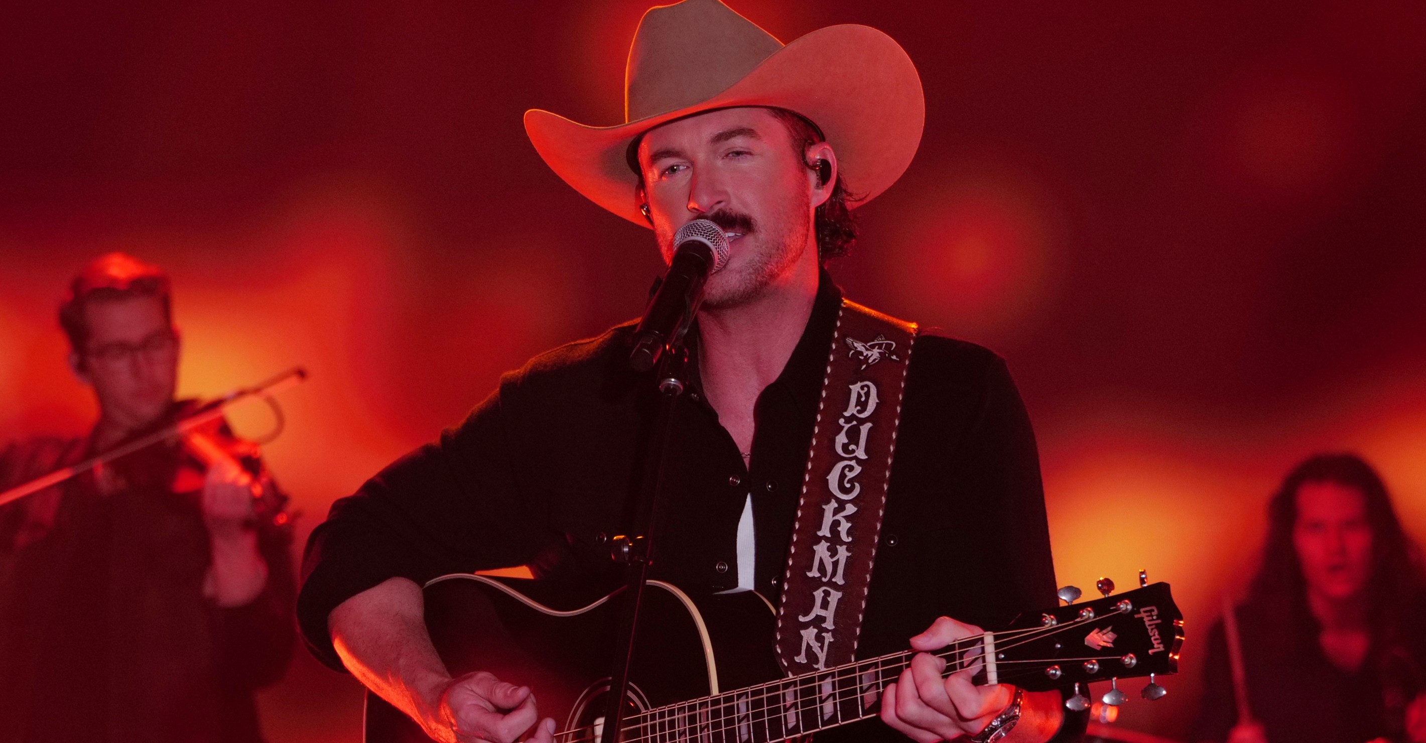 Riley Green Teases New Song About Lost Love From Upcoming Deluxe Album