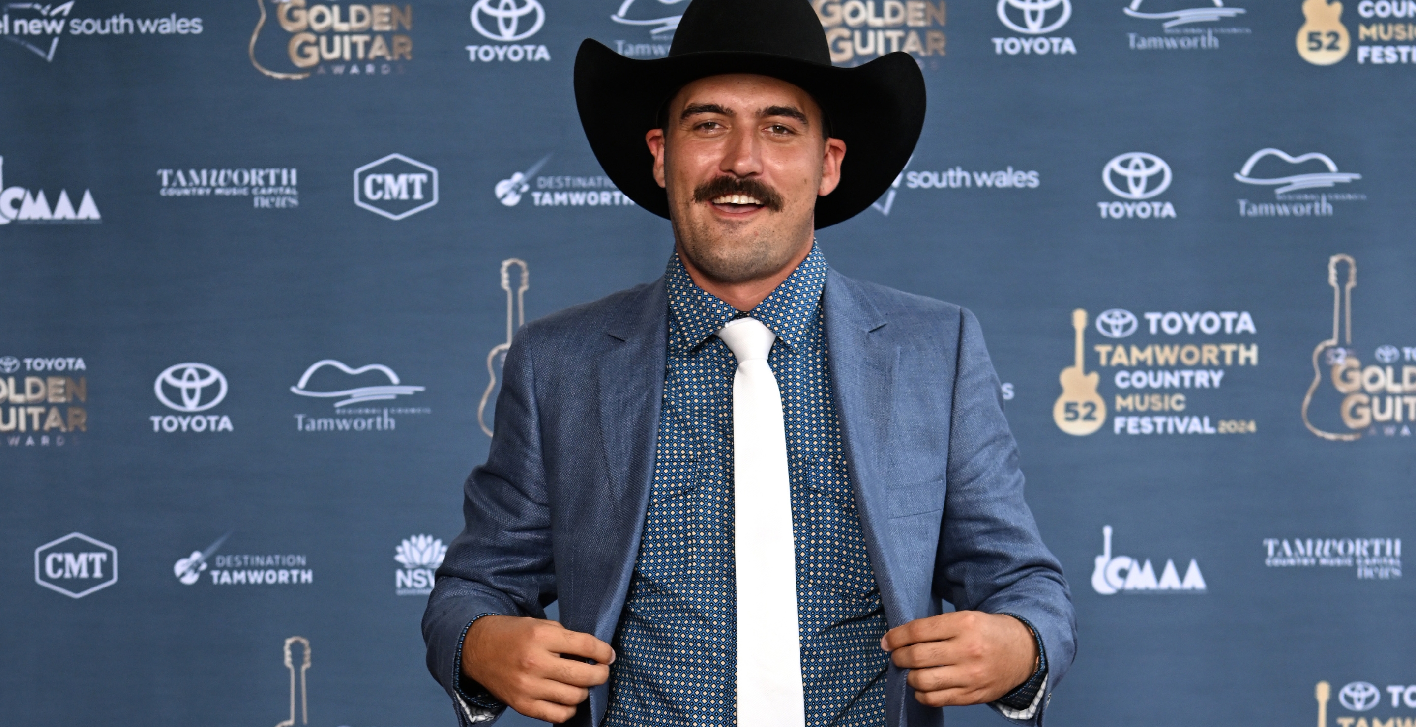 Country Singer Forces Fans To “Hug It Out” After a Fight Breaks Out at His Show