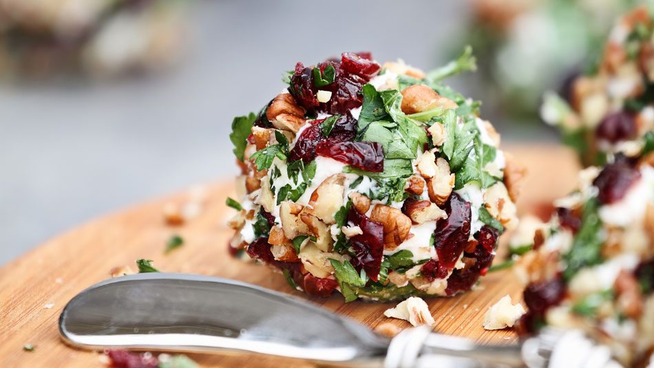 cranberry-pecan-cheese-ball