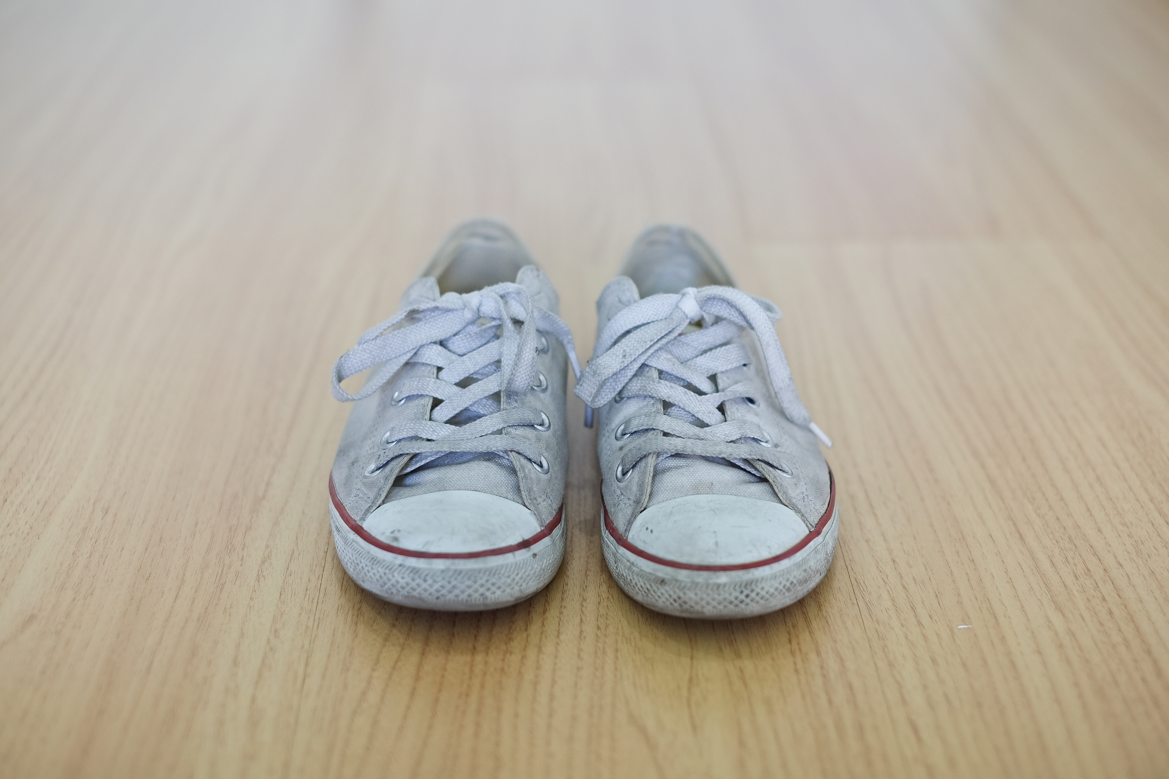 dishwasher-hacks-clean-shoes