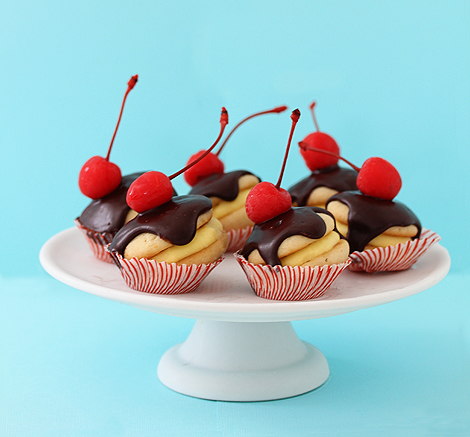 Boston-Cream-Pie-Whoopies_Bakers-Royale