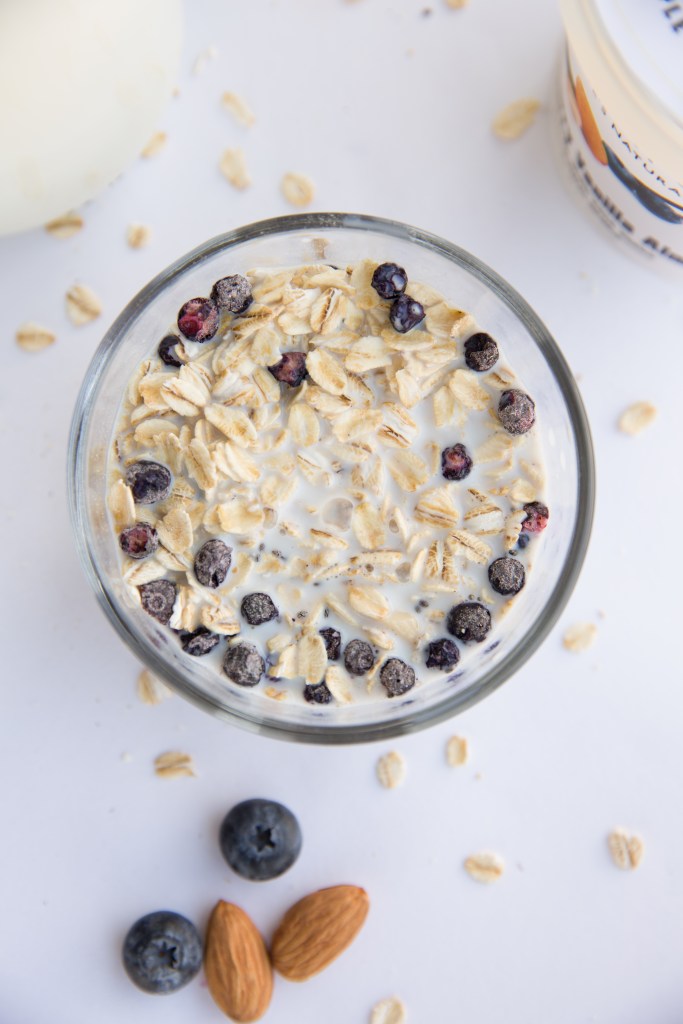blueberry-overnight-oats-daves-naturals