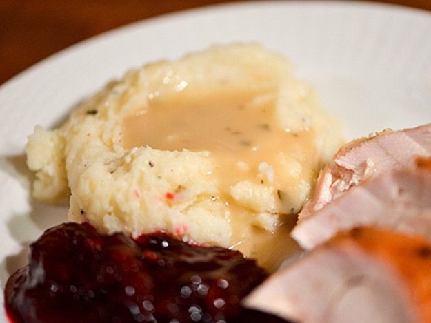 Turkey-Gravy-On-Mashed-Potatoes