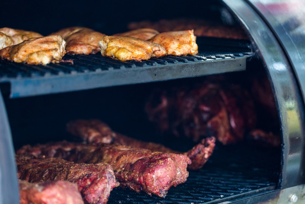 wood-smoker-meat