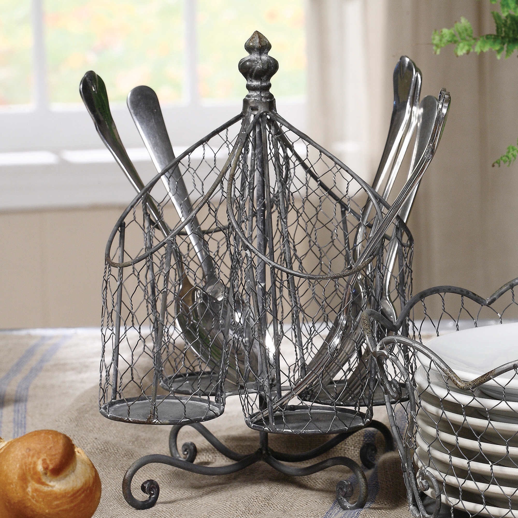 Organize cutlery 