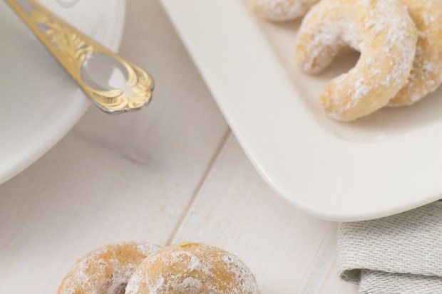 pecan-crescent-cookies