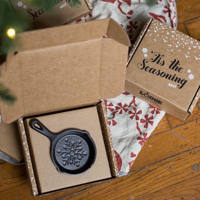 lodge-2017-holiday-mini-skillet
