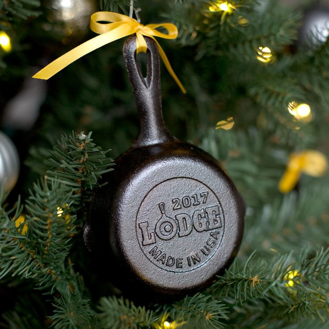 lodge-2017-holiday-mini-skillet