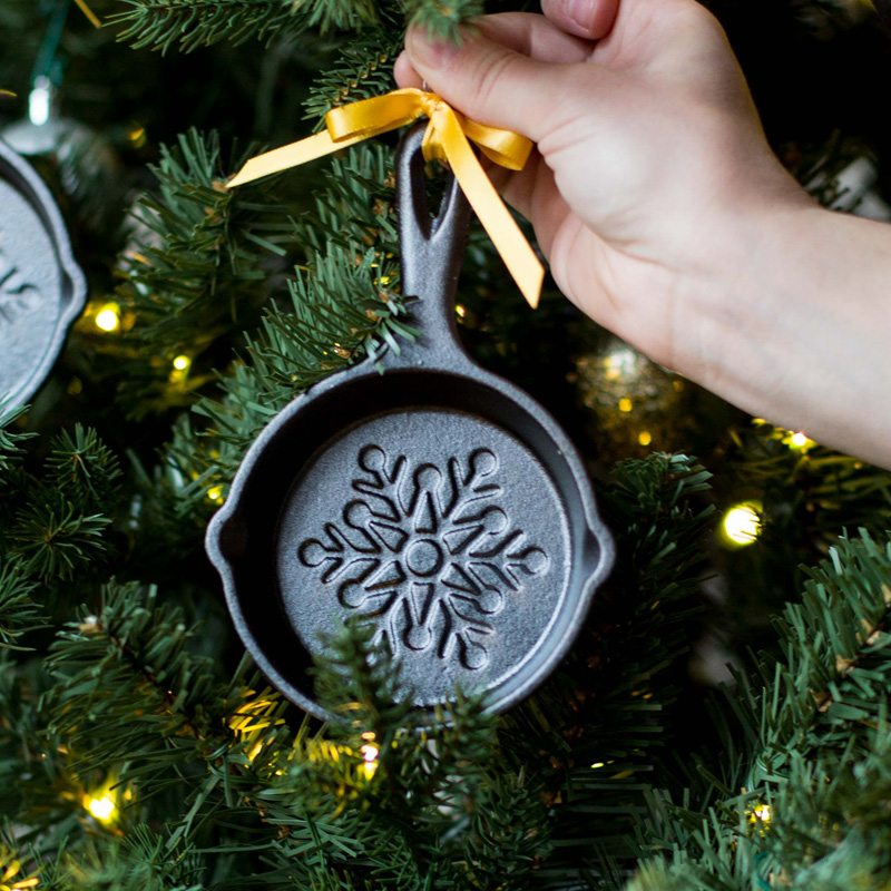 lodge-2017-holiday-mini-skillet
