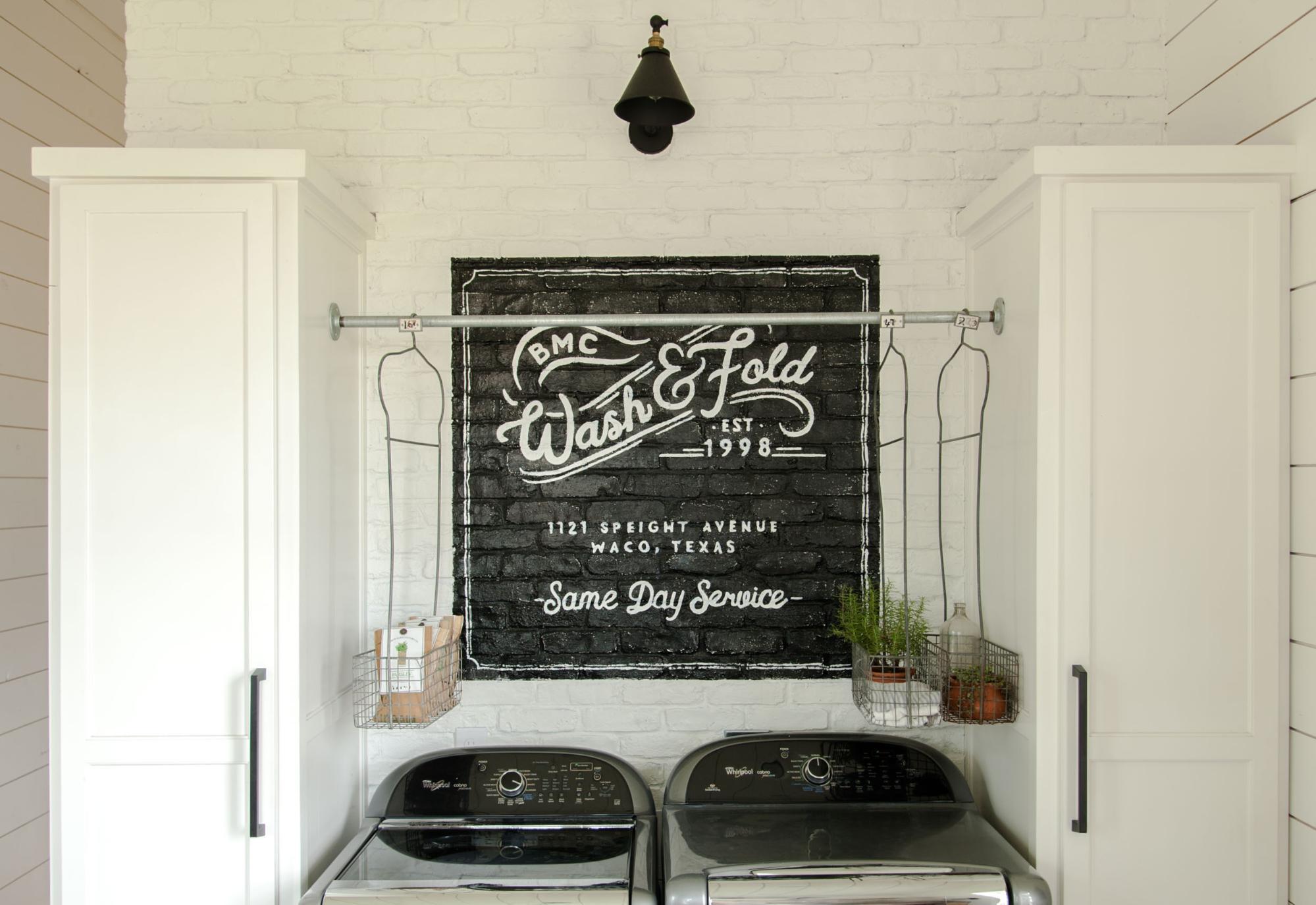 farmhouse-laundry-room