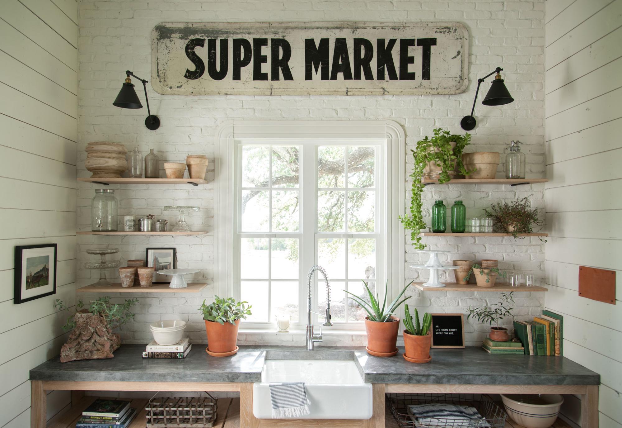 farmhouse-laundry-room